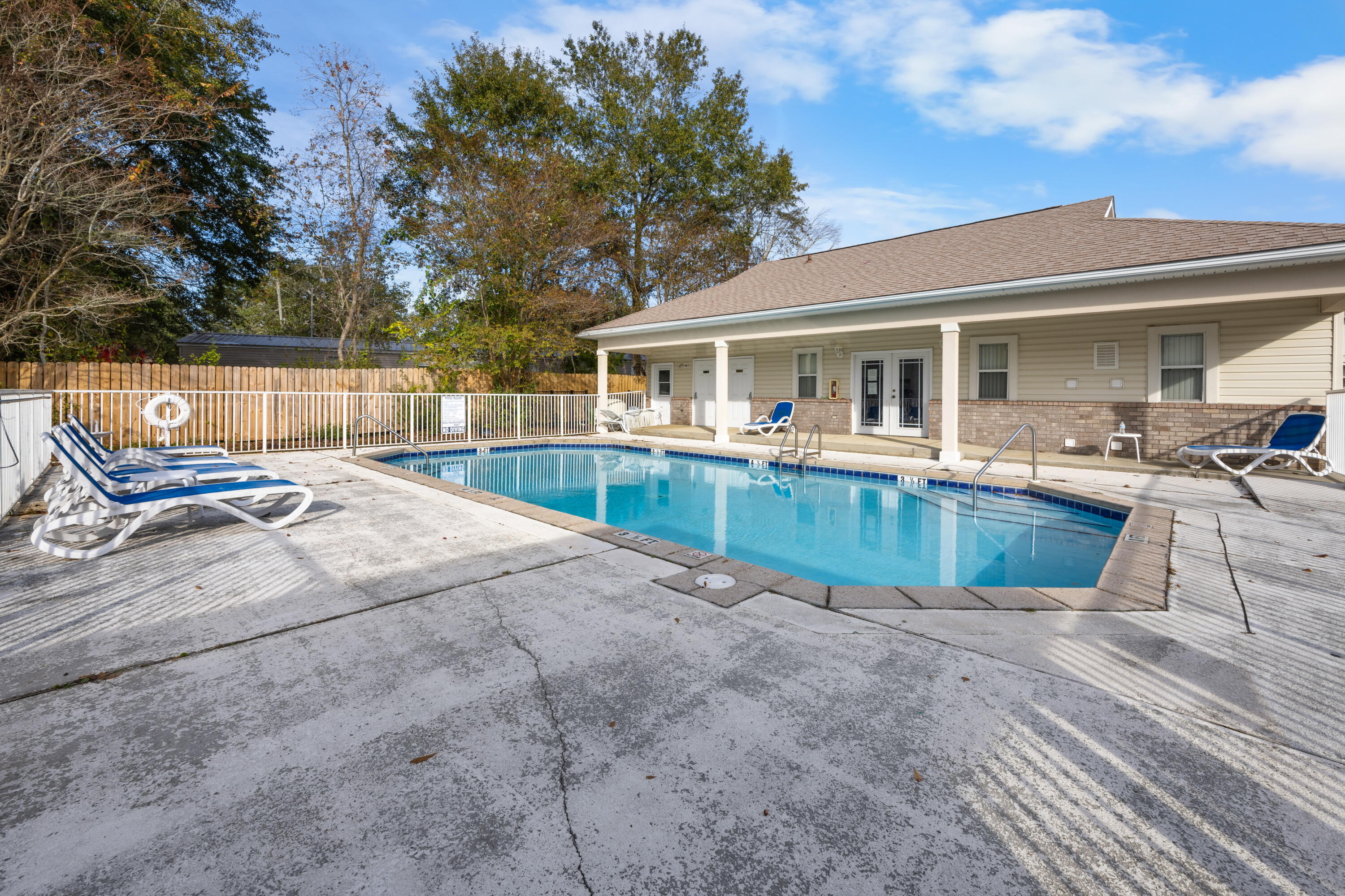 SHAY LIN T/H - Residential Lease