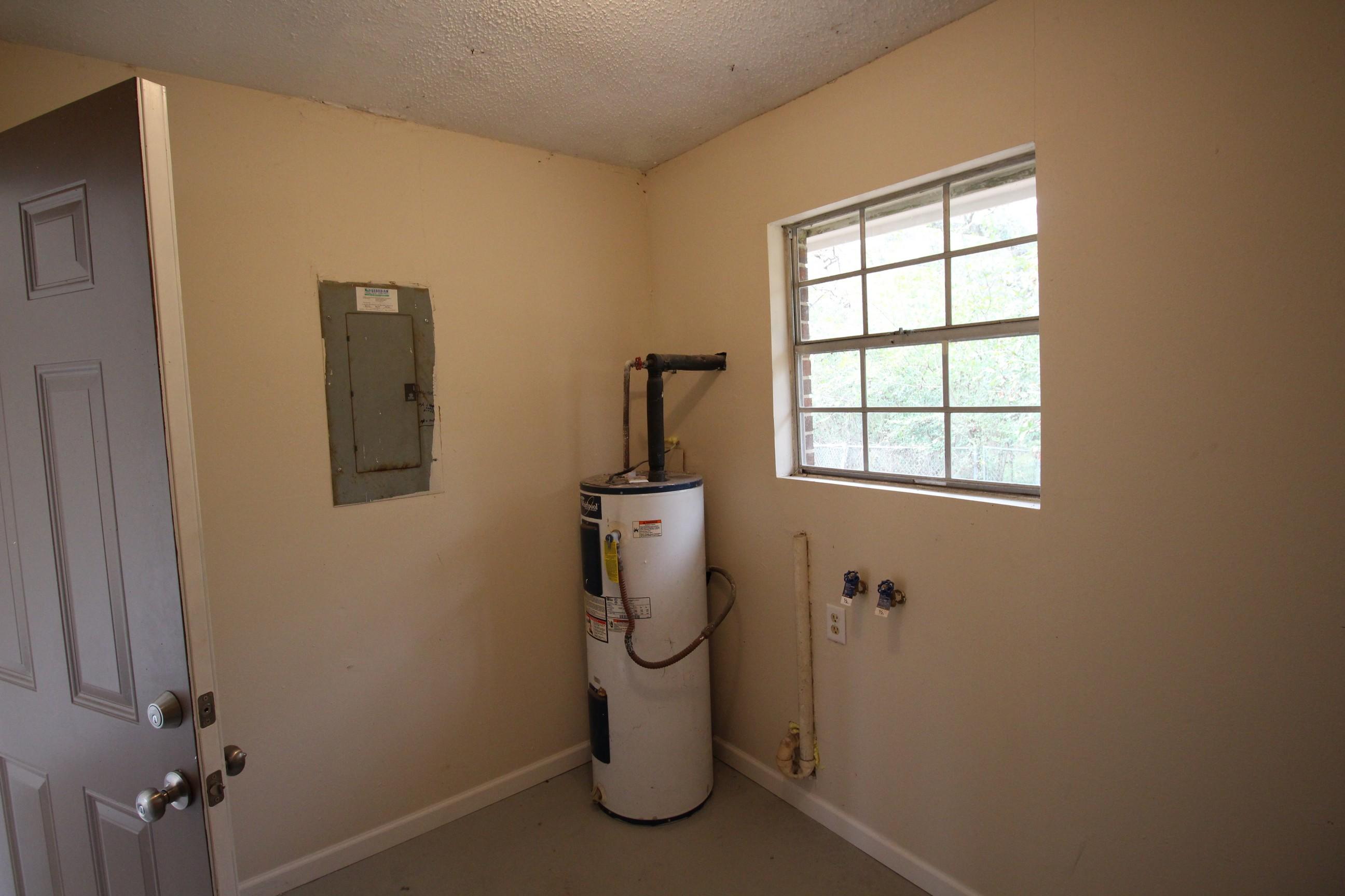 NO RECORDED SUBDIVISION - Residential