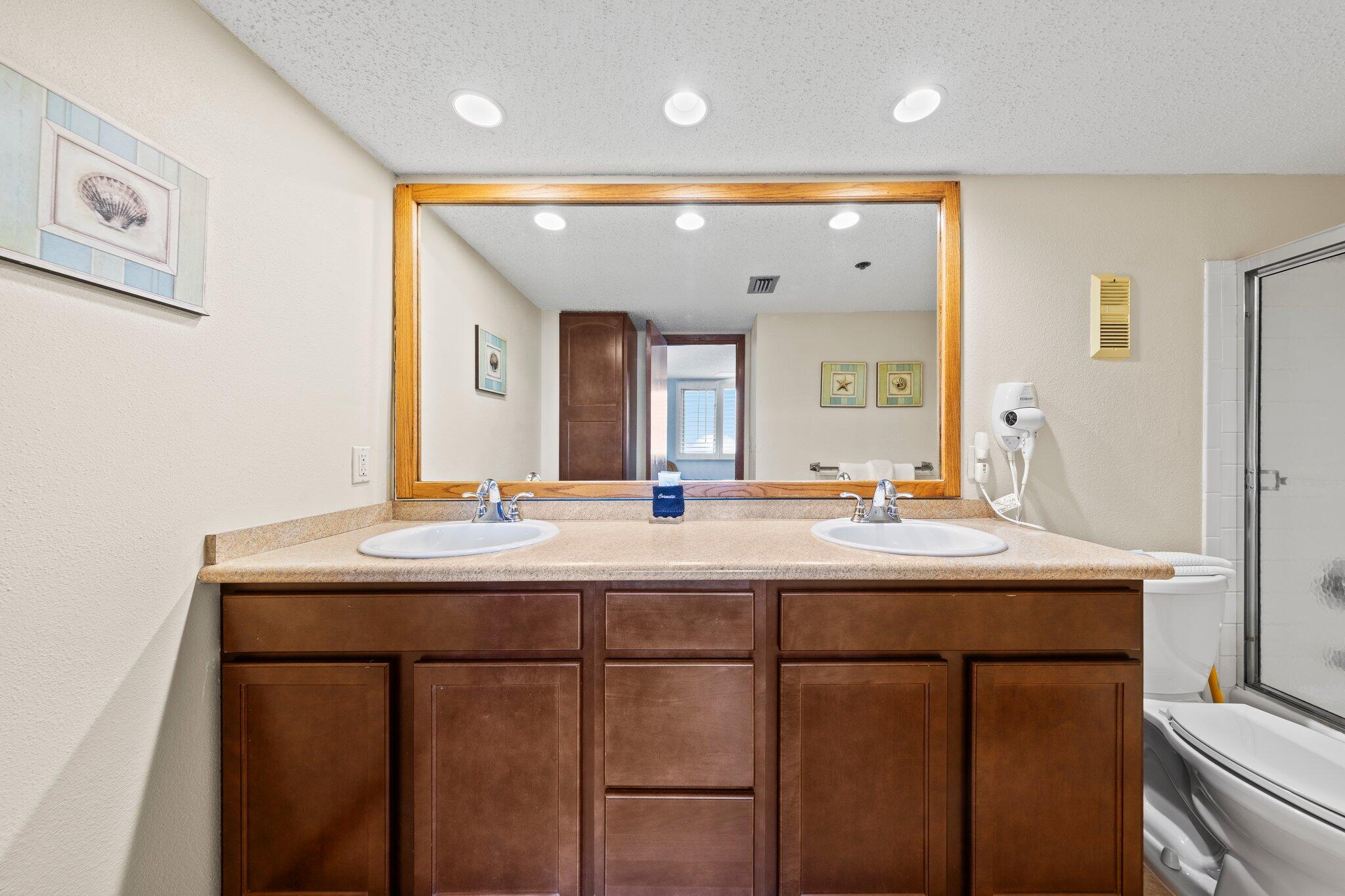 ISLANDER CONDO - Residential