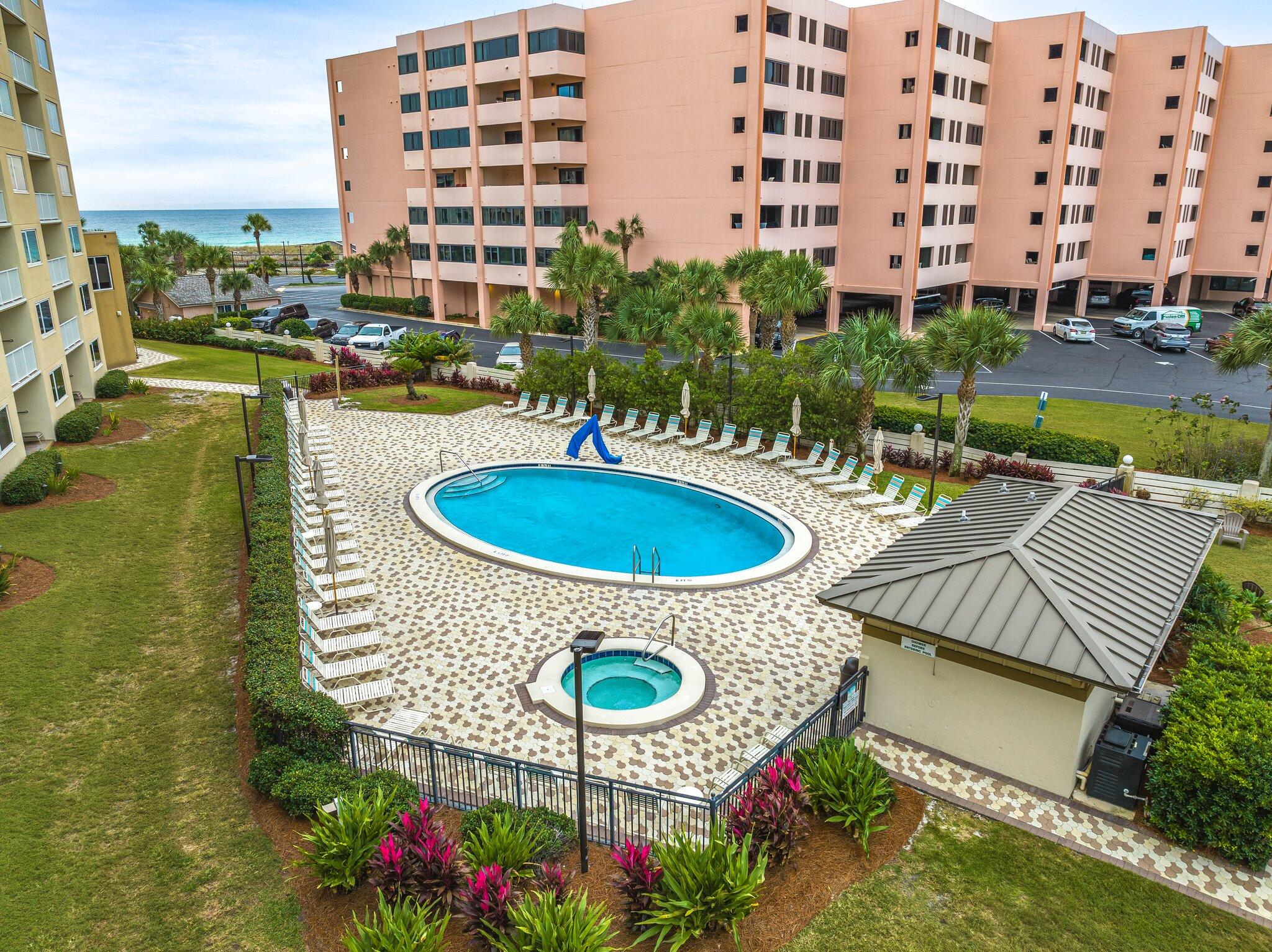 ISLANDER CONDO - Residential