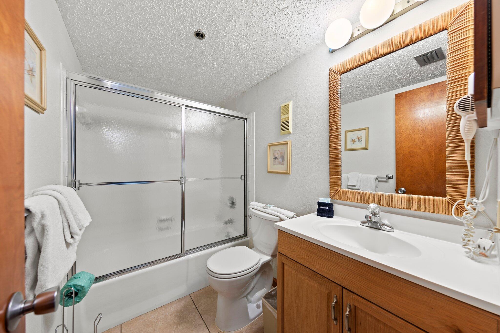 ISLANDER CONDO - Residential
