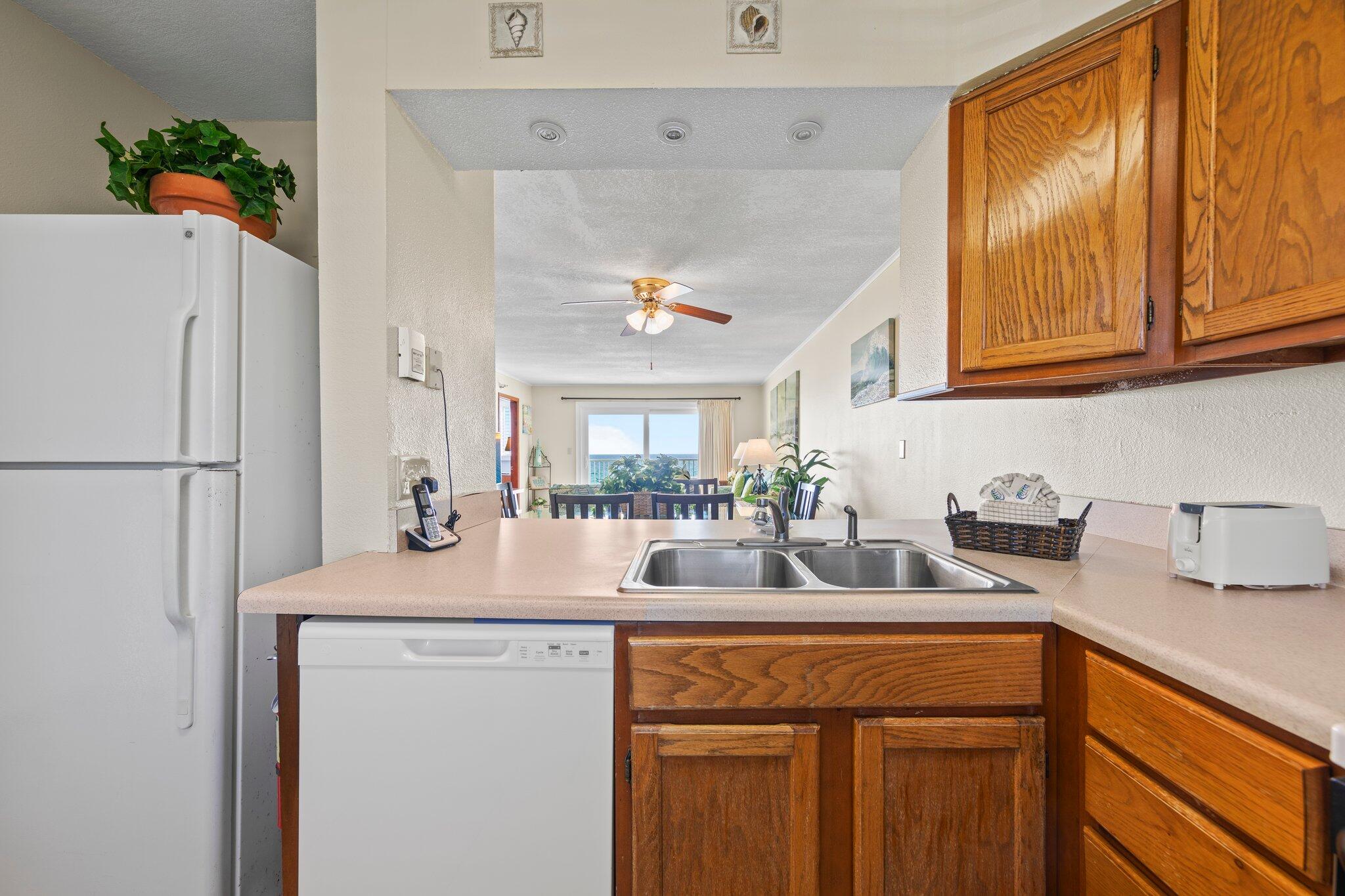 ISLANDER CONDO - Residential