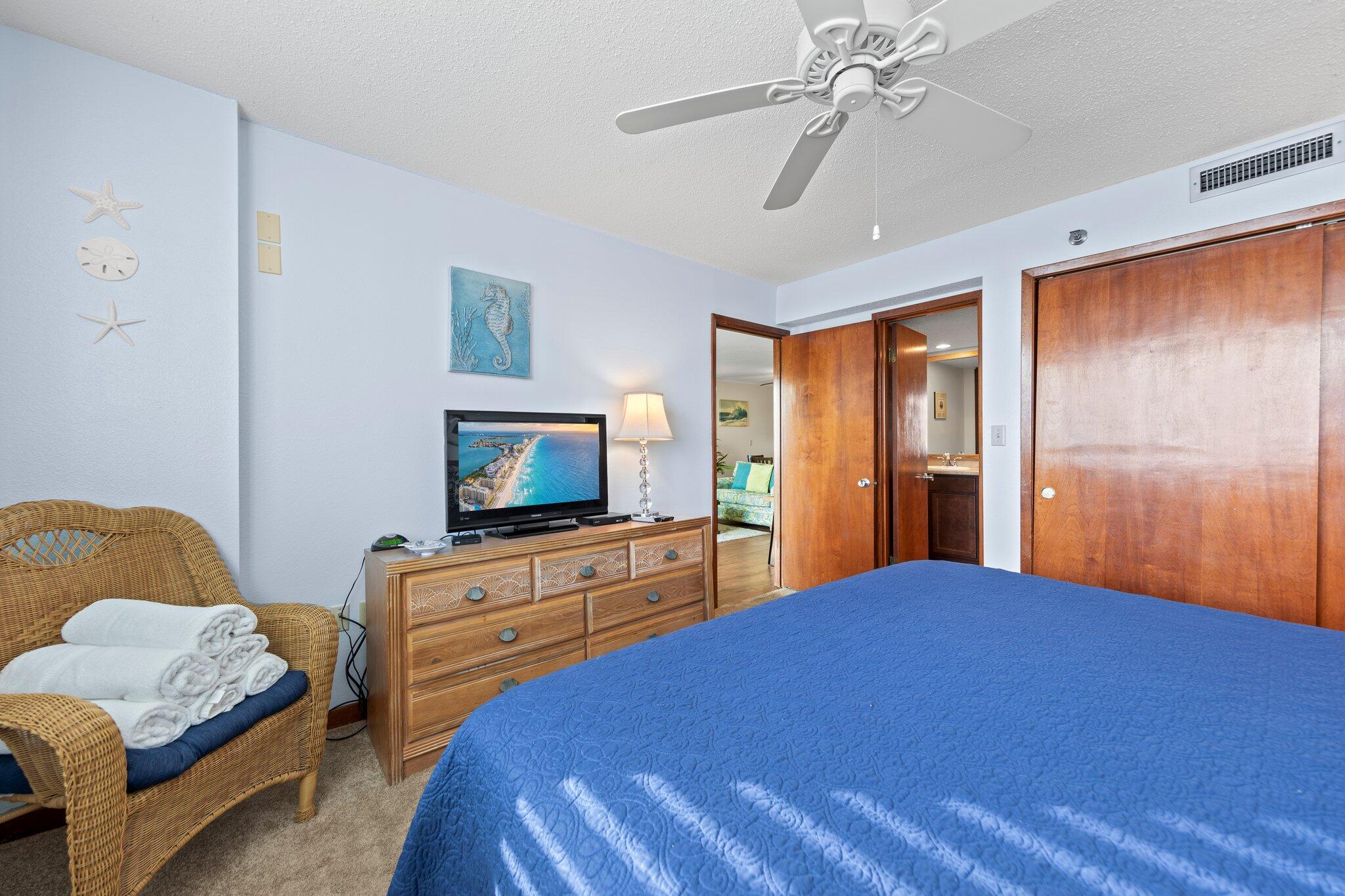 ISLANDER CONDO - Residential