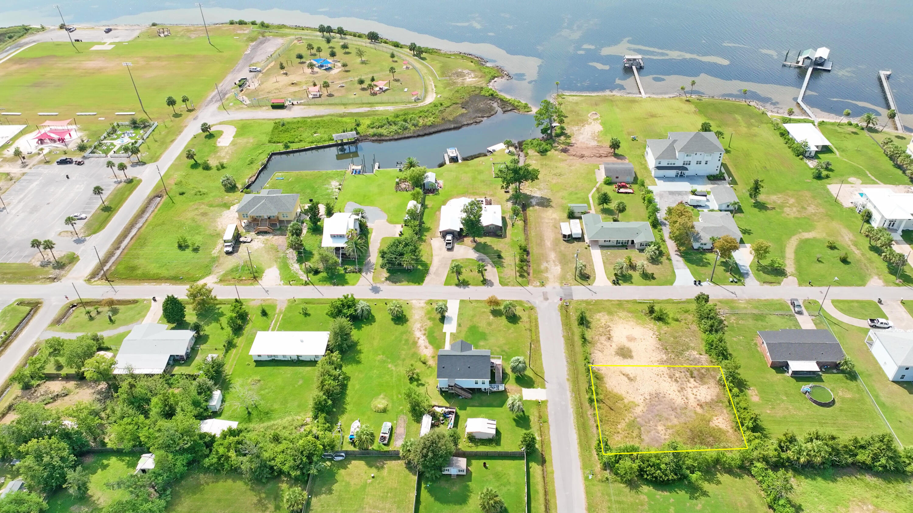 NO RECORDED SUBDIVISION - Land