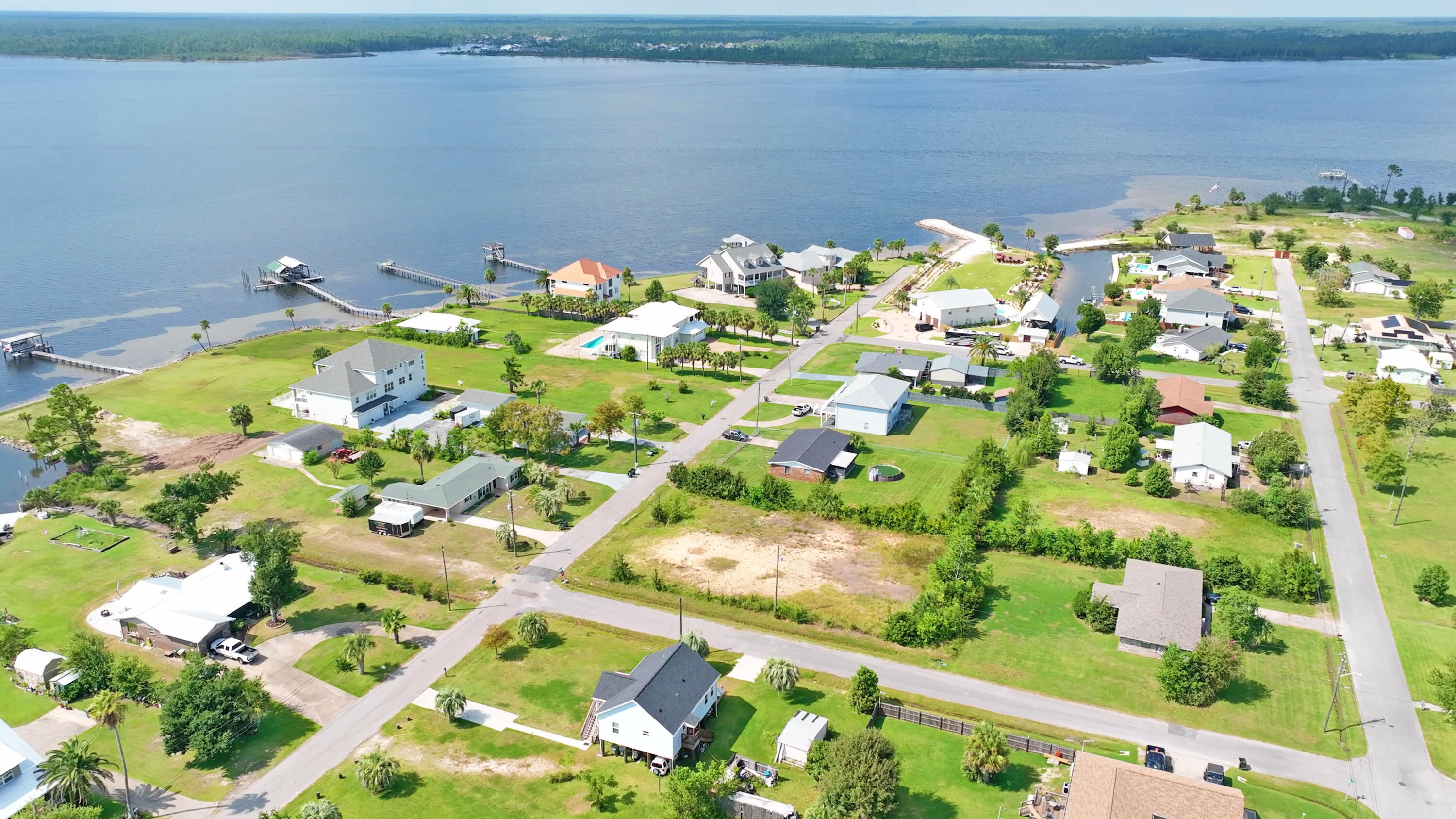 NO RECORDED SUBDIVISION - Land