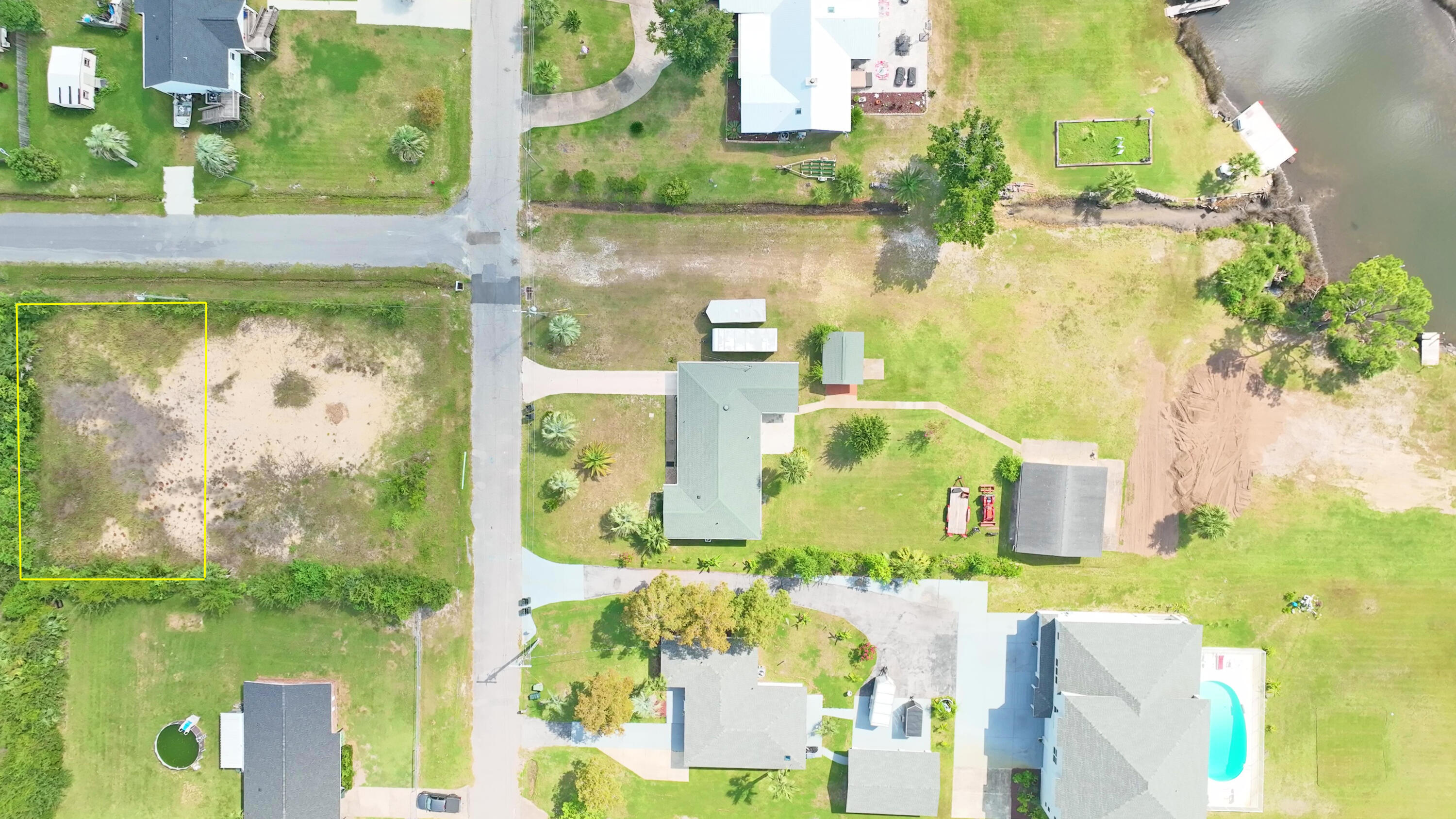 NO RECORDED SUBDIVISION - Land