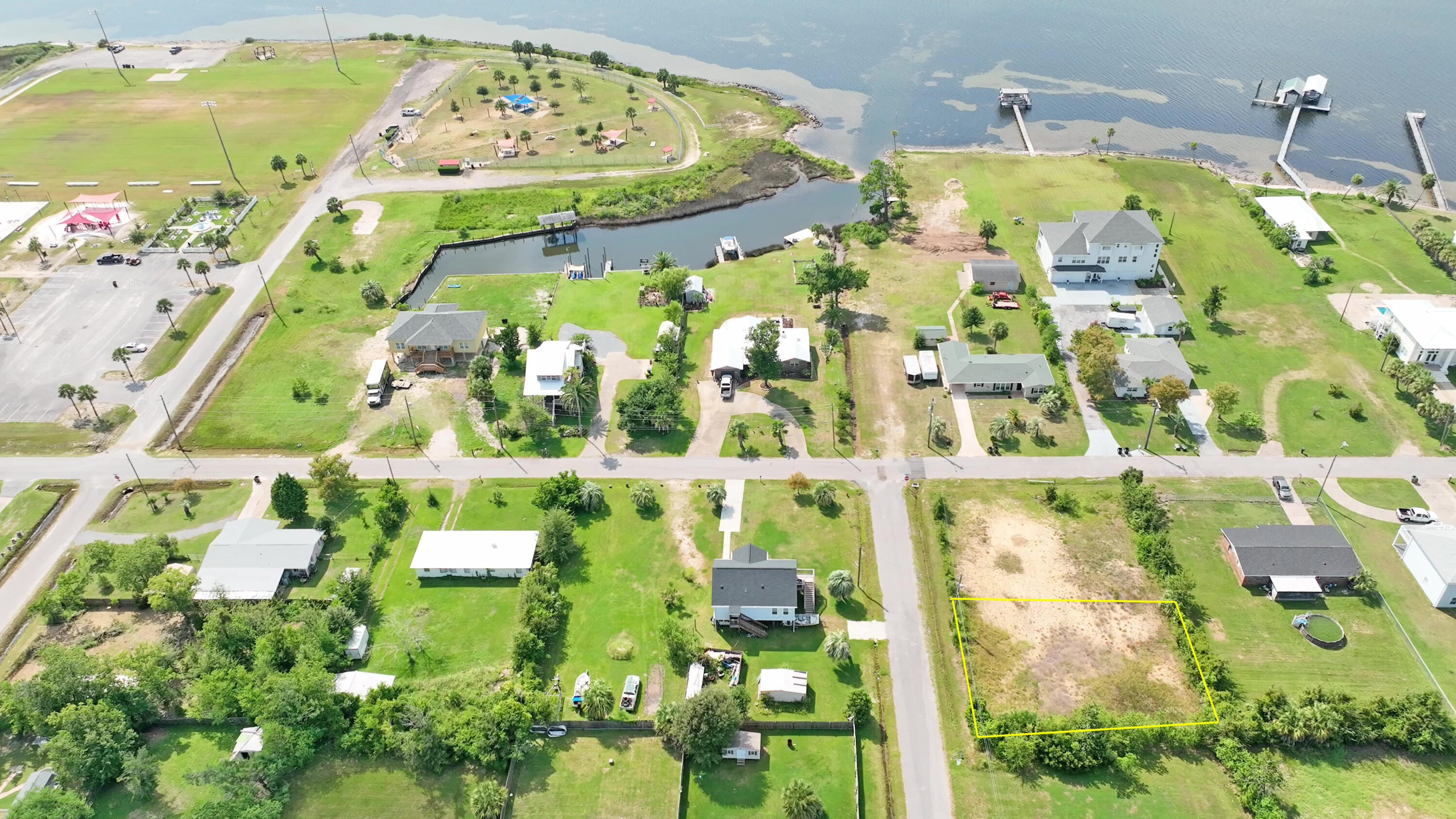 NO RECORDED SUBDIVISION - Land