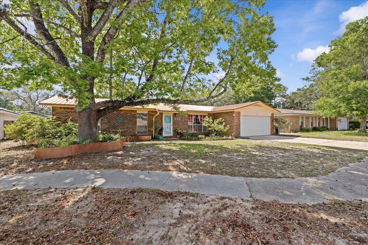 SHERWOOD FOREST - Residential