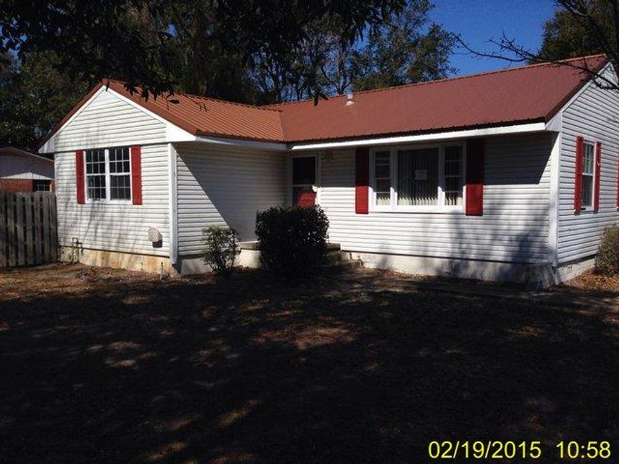 Lots on Potential on large corner lot in Ft Walton Beach... 3 Bd / 1.5 Ba home is centrally located to the beach & schools. Home features two living areas, large carport & fenced back yard.
