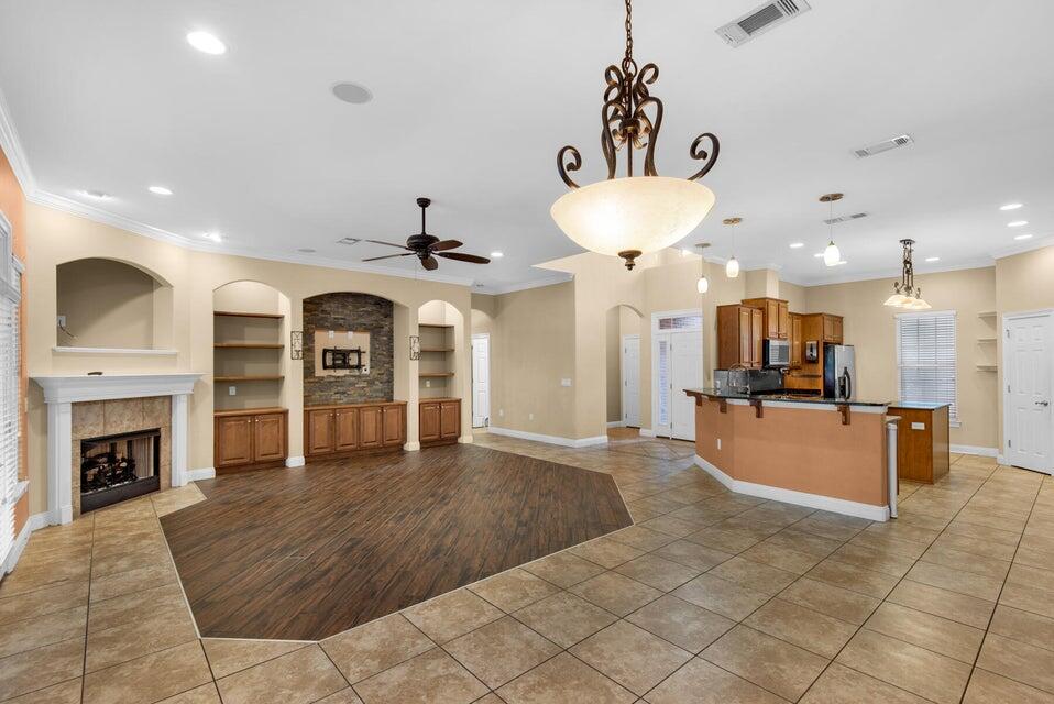 FIELD AT THE WOODLANDS - Residential Lease