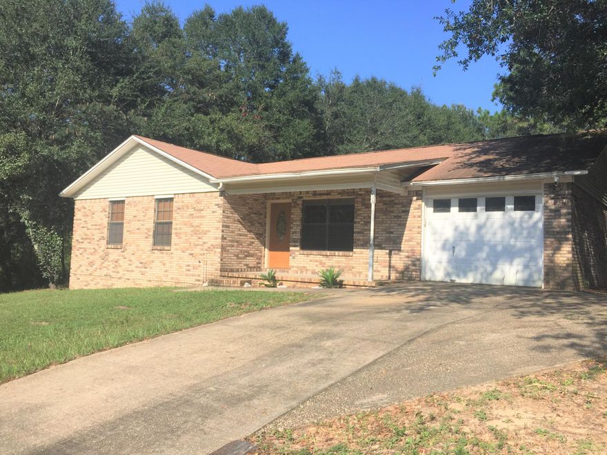 Beautiful ranch style 3 bedroom 2 bath home with large fenced in yard! New appliances and fresh paint. Large eat-in kitchen with a view window into the living room with vaulted ceiling. This home is close to town and all the amenities Crestview has to offer. Call today!!