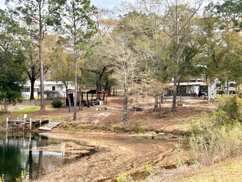 A home in DeFuniak Springs