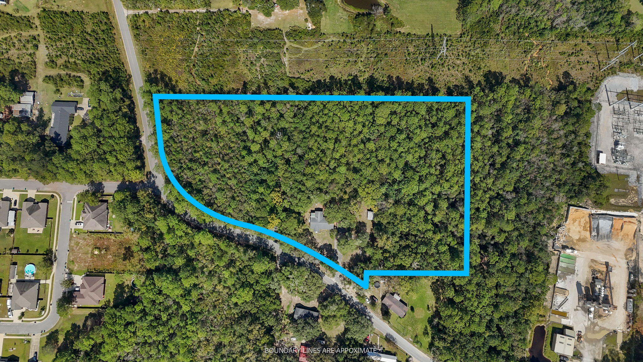 Welcome to an exceptional opportunity in the heart of South Crestview. This expansive 6.5-acre property is a canvas of potential waiting to be realized. Located in close proximity to the new, to be completed I-10 on/off ramp, thus offering unrivaled access to major transportation routes and regional amenities.The true value of this offering lies in the land itself. With a current zoning of RR, this property opens doors for substantial development possibilities. Its vast acreage allows for the potential subdivision into 1-acre lots, making it a coveted prospect for investors and developers with a vision.Beyond its development potential, the property also boasts features such as a detached 2-car garage and a chain-link fence surrounding a portion of the land with a gated entrance.
As a bonus, there is a mobile home on the property, though its value is modest and can be seen as an opportunity for those seeking renovation or temporary accommodations during development. The owner will consider financing.
This South Crestview gem presents a unique opportunity for those who value space, location, and development potential. Don't miss your chance to own this exceptional 6.5-acre parcel.