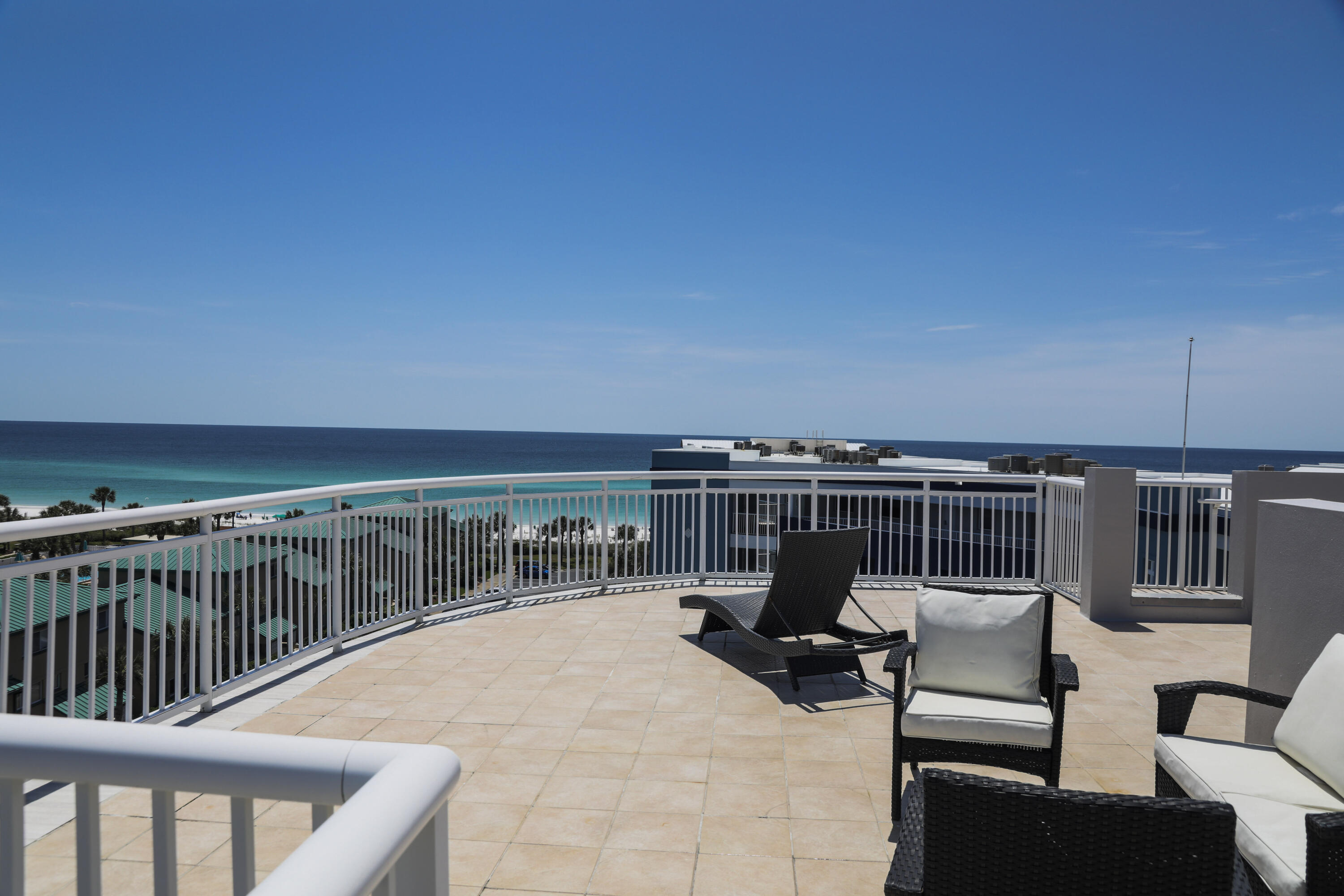 DESTIN WEST GULFSIDE VILLAS - Residential