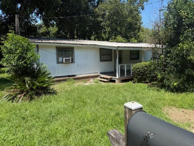 Don't miss out on this amazing chance to own a home in a peaceful residential area of Defuniak Springs. This property comes with a spacious plot of land. From the mailbox, you can catch a glimpse of the beautiful Lake Stanley, which is fed by natural springs. The lake is 16 feet deep and features amenities such as public restrooms, picnic tables, a playground, and a pier for your leisure. Although this house requires some repairs, it has incredible potential.