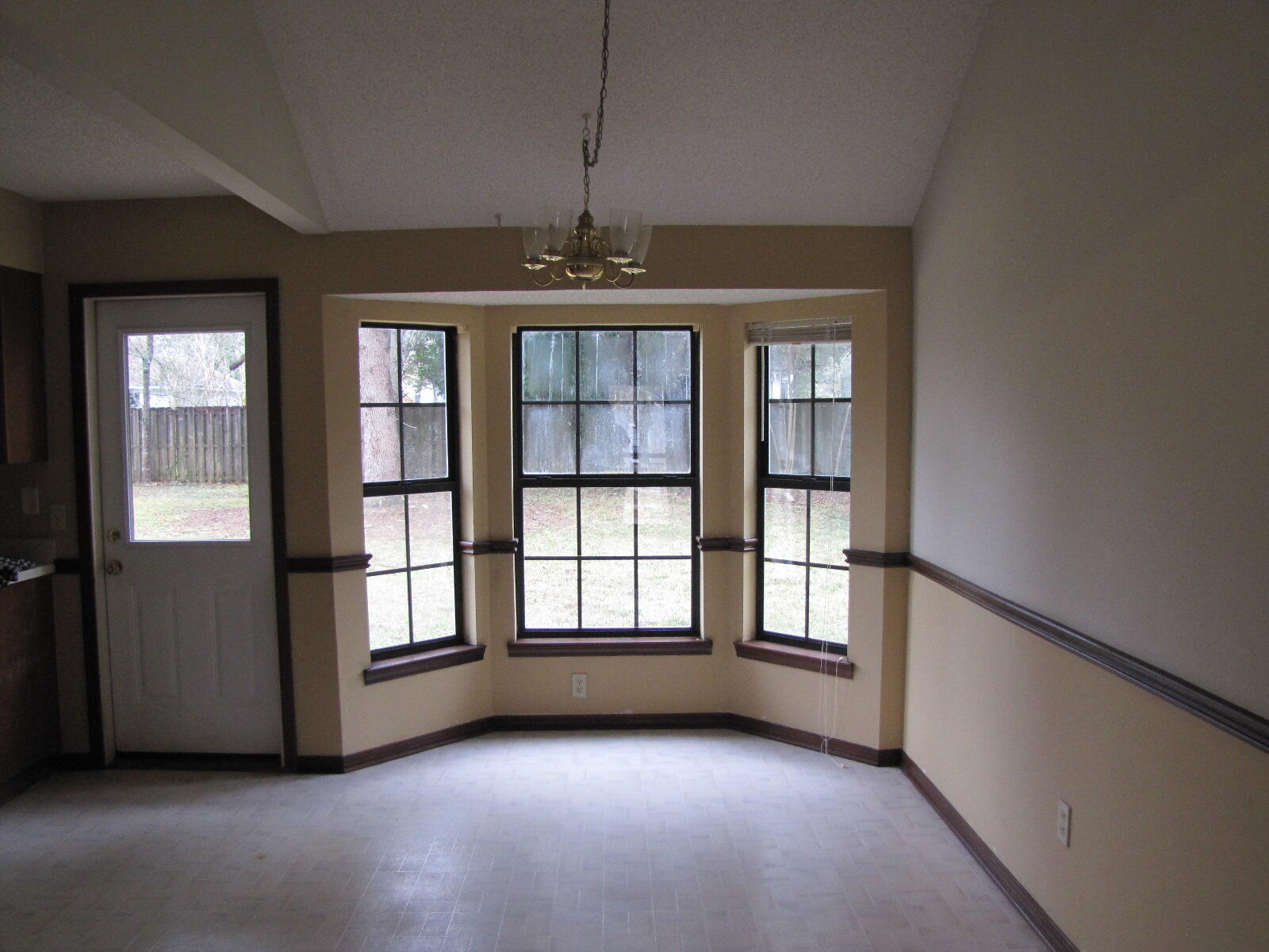 COUNTRYVIEW ESTATES 3RD ADDN - Residential Lease