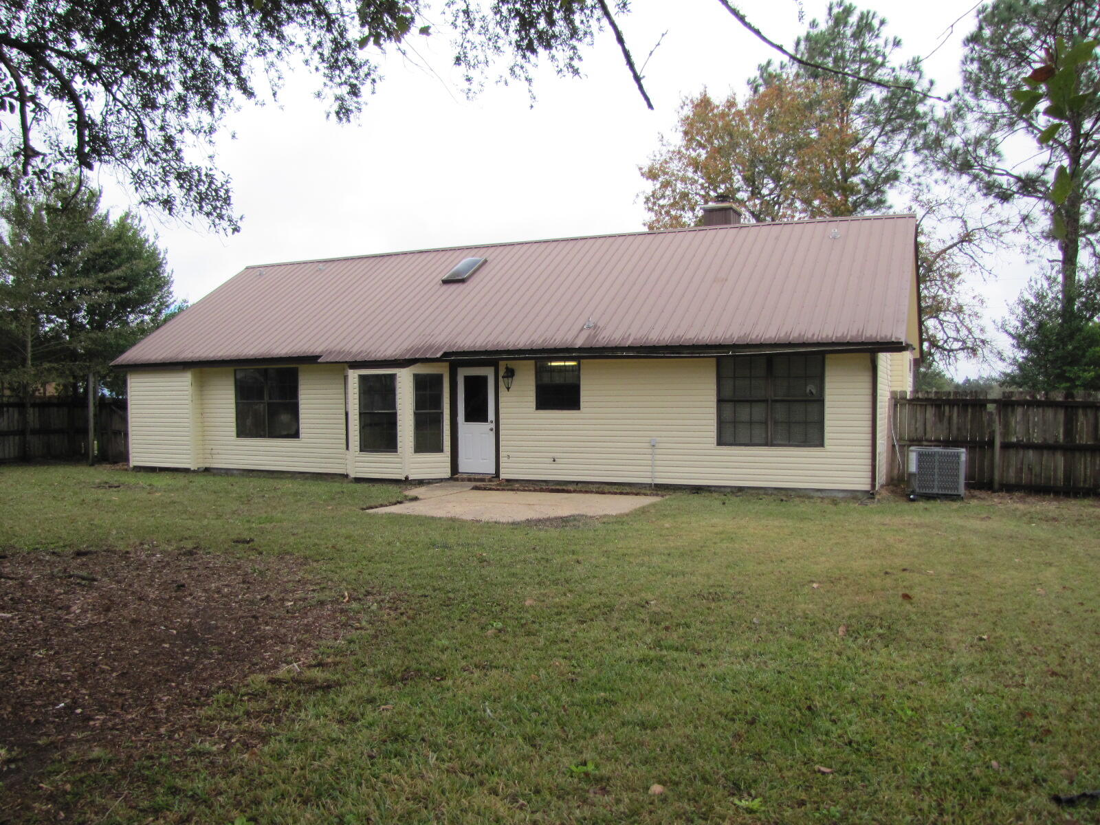 COUNTRYVIEW ESTATES 3RD ADDN - Residential Lease