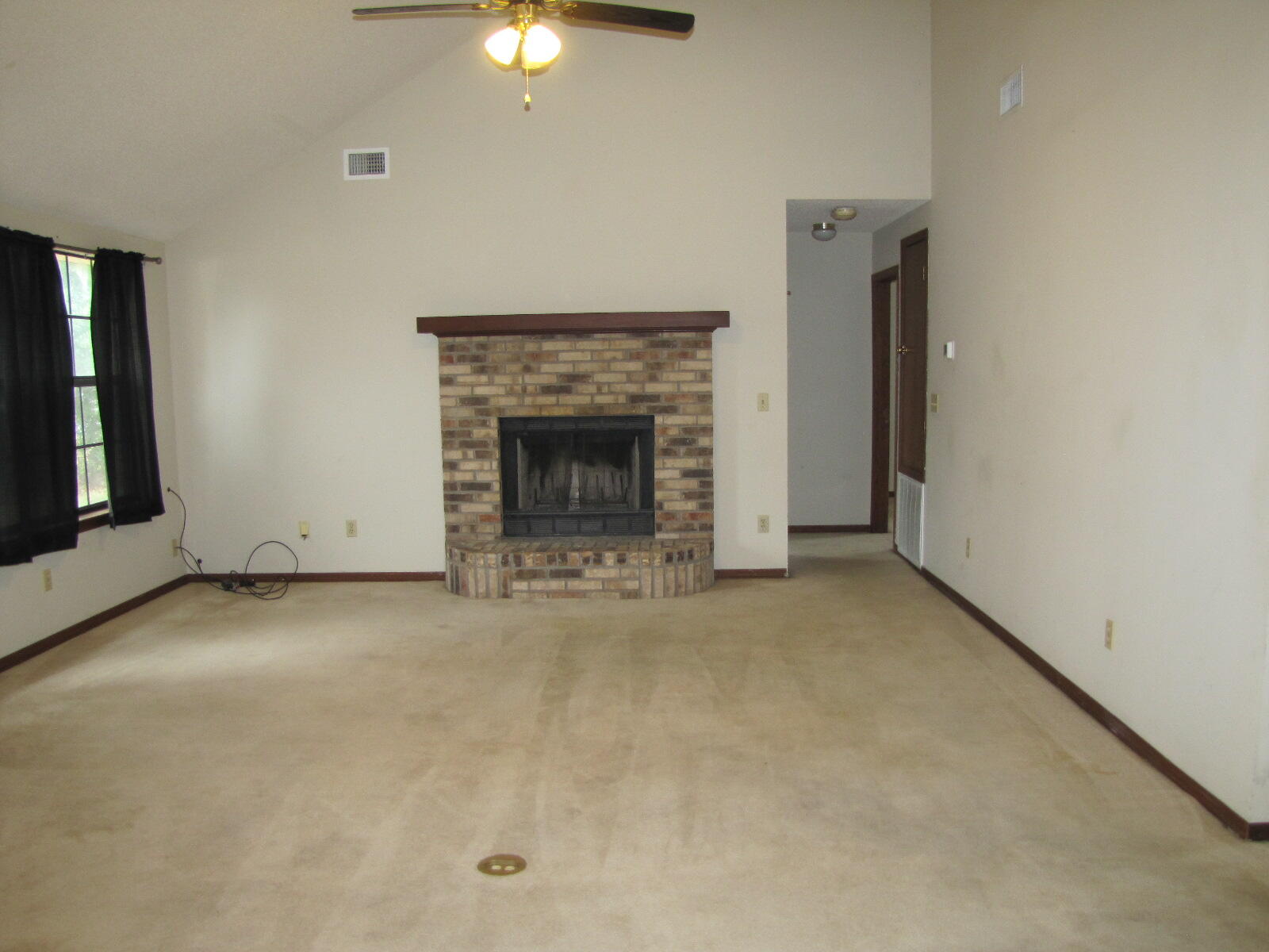 COUNTRYVIEW ESTATES 3RD ADDN - Residential Lease
