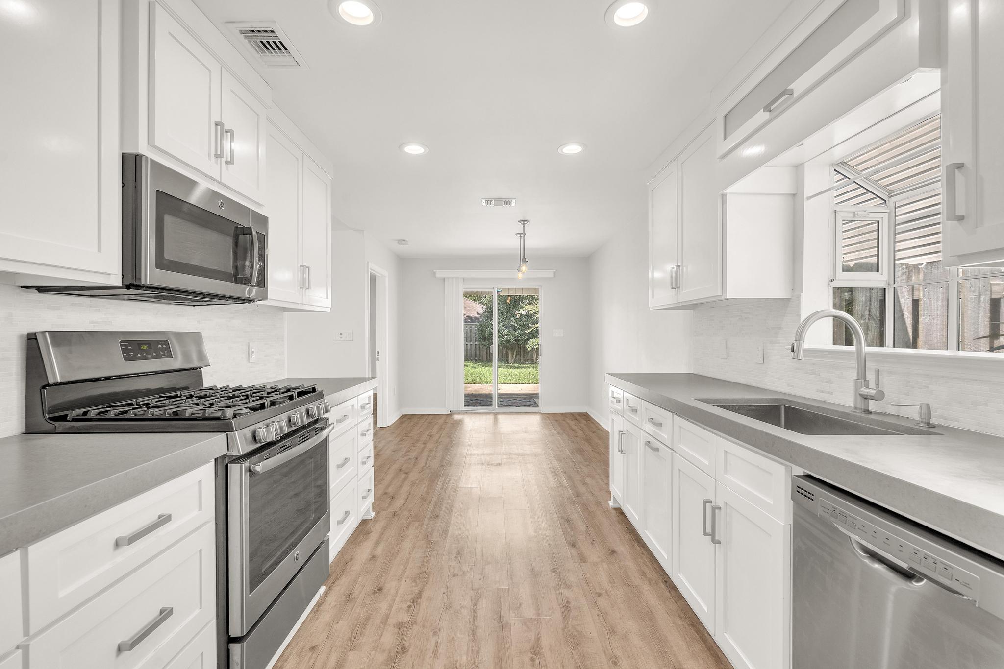 AZALEA GARDENS DESTIN - Residential Lease