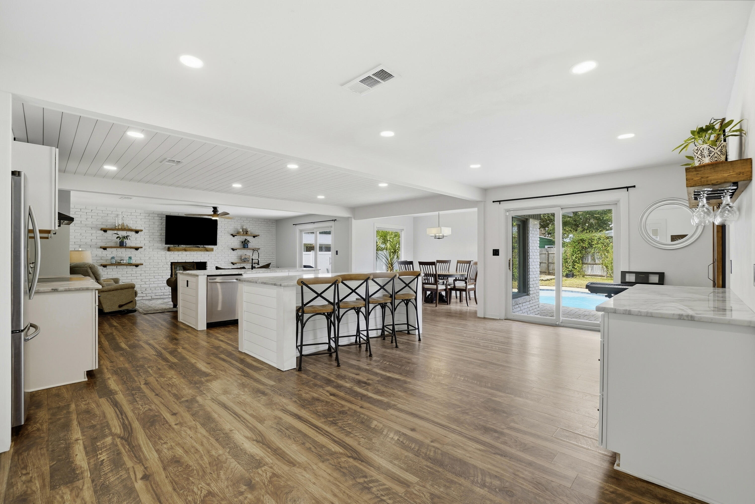 Country Club Est 1st Addn - Residential