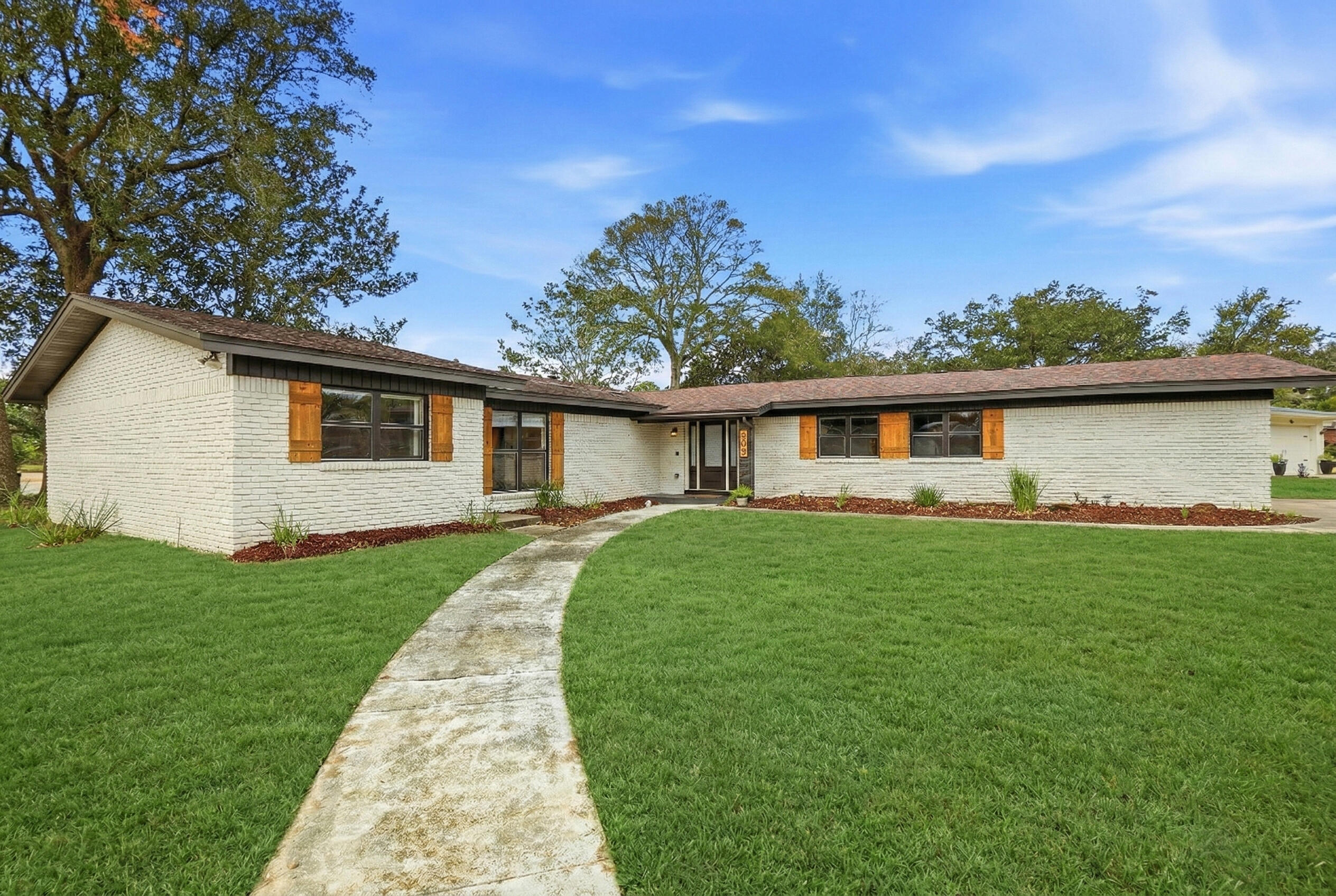 Country Club Est 1st Addn - Residential