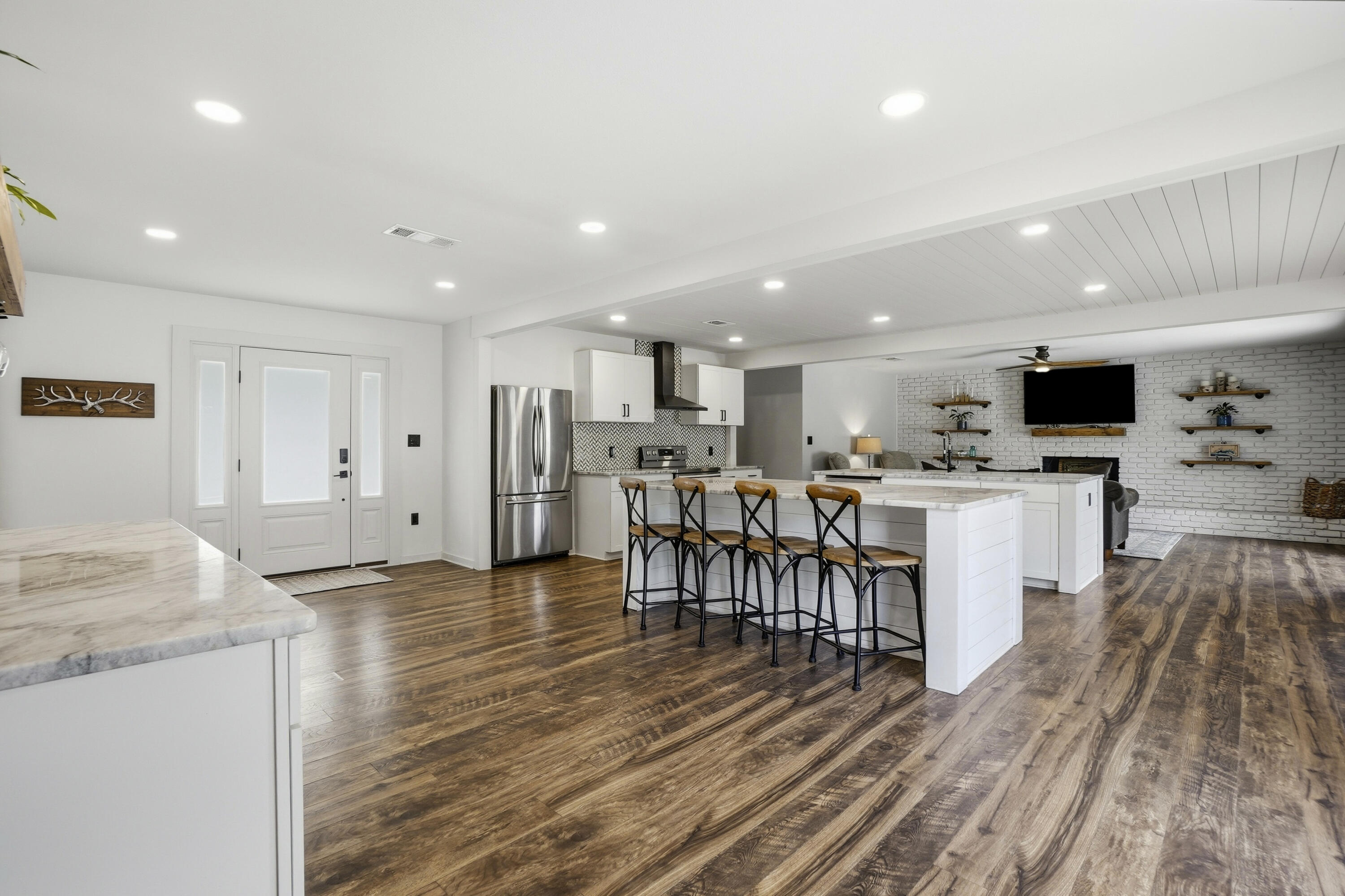 Country Club Est 1st Addn - Residential