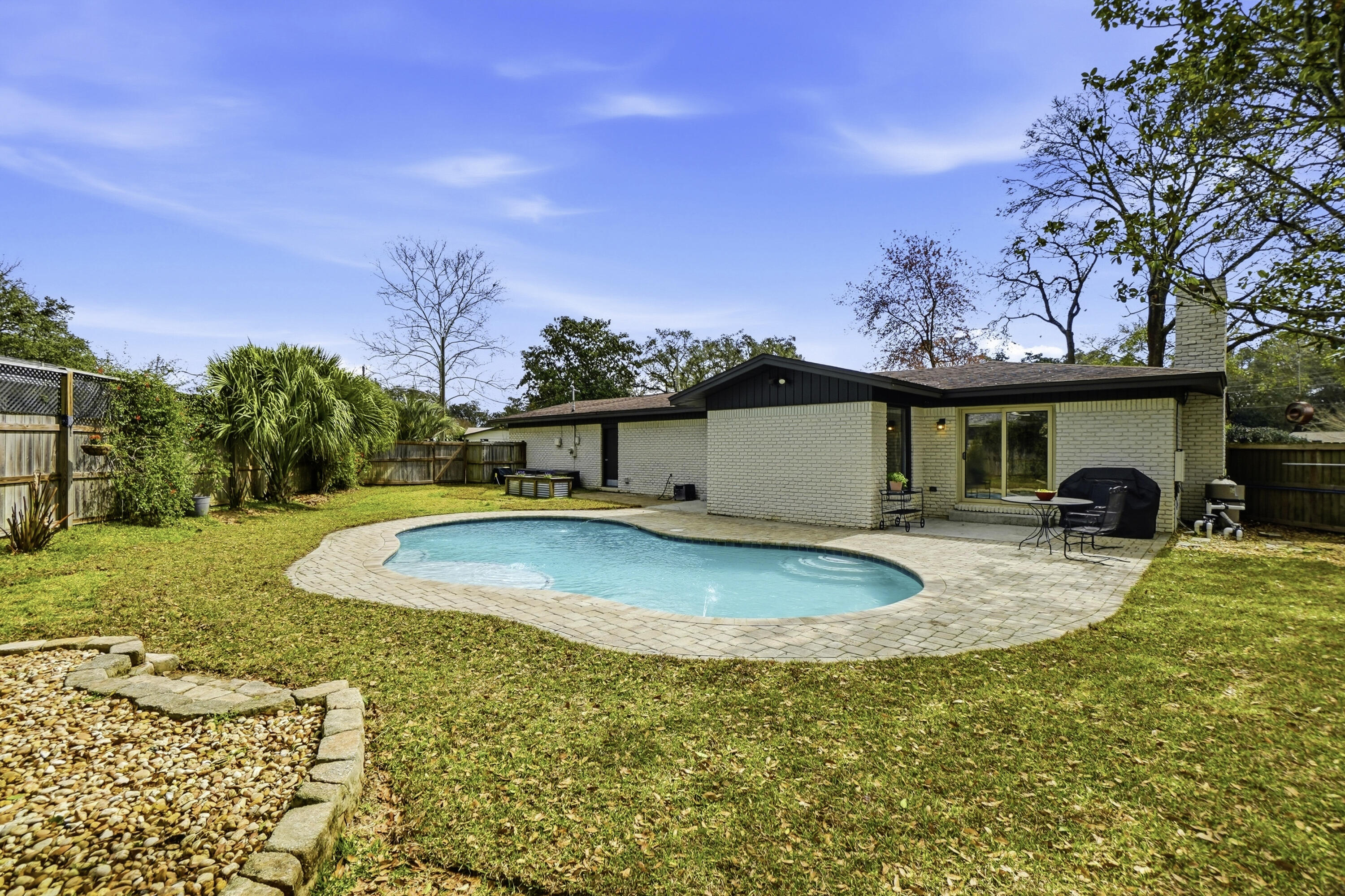 Country Club Est 1st Addn - Residential