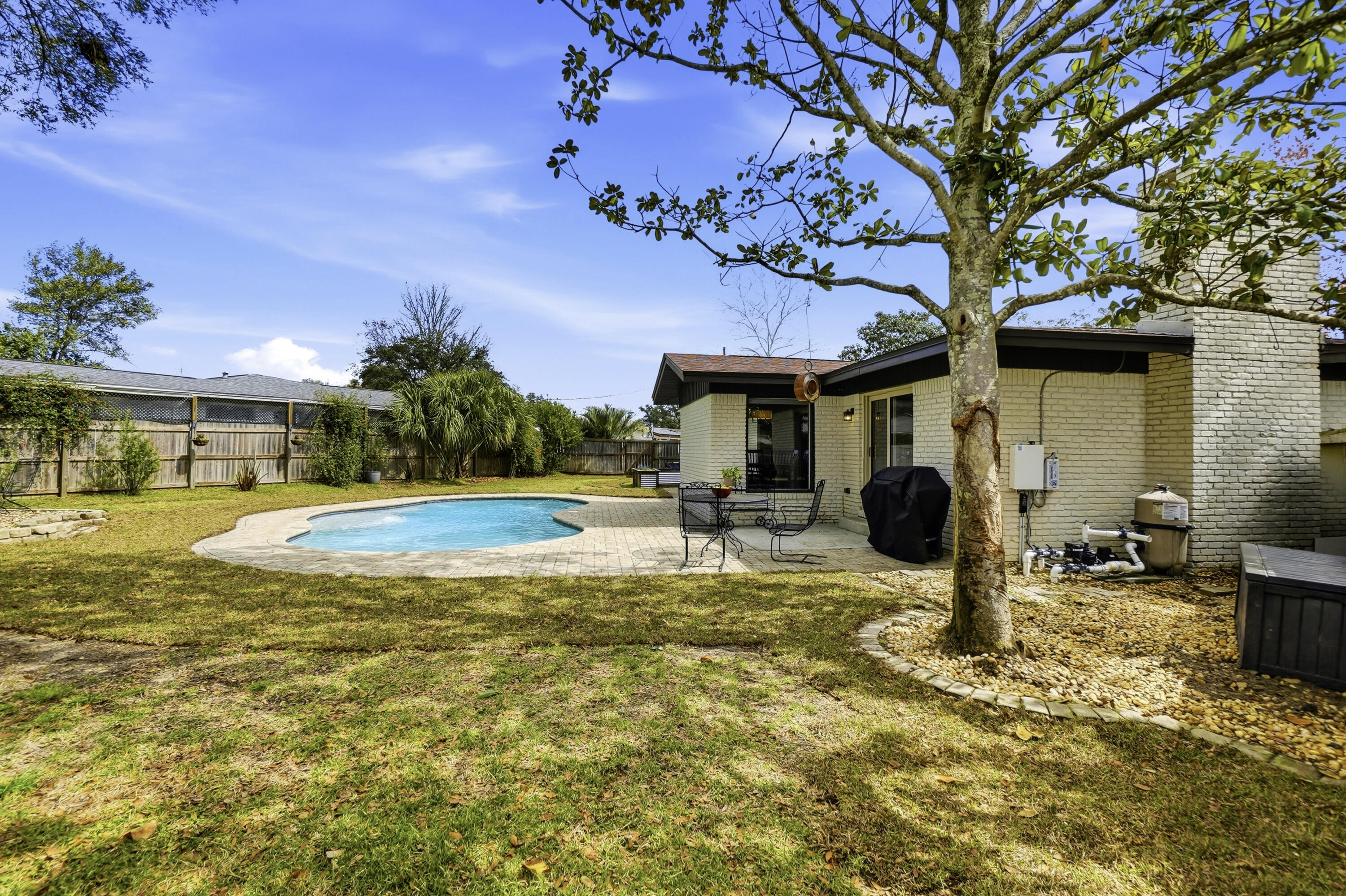 Country Club Est 1st Addn - Residential