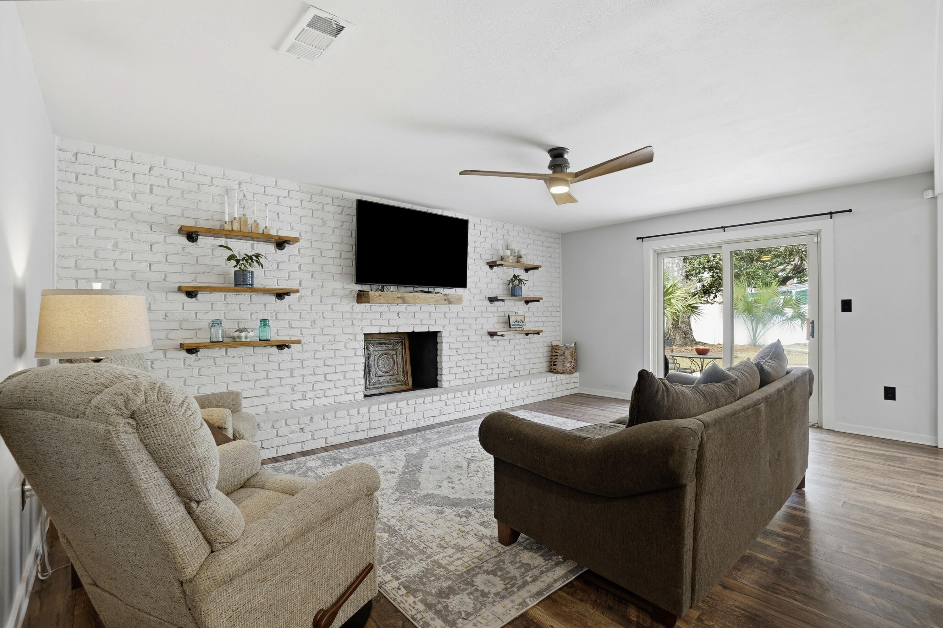 Country Club Est 1st Addn - Residential