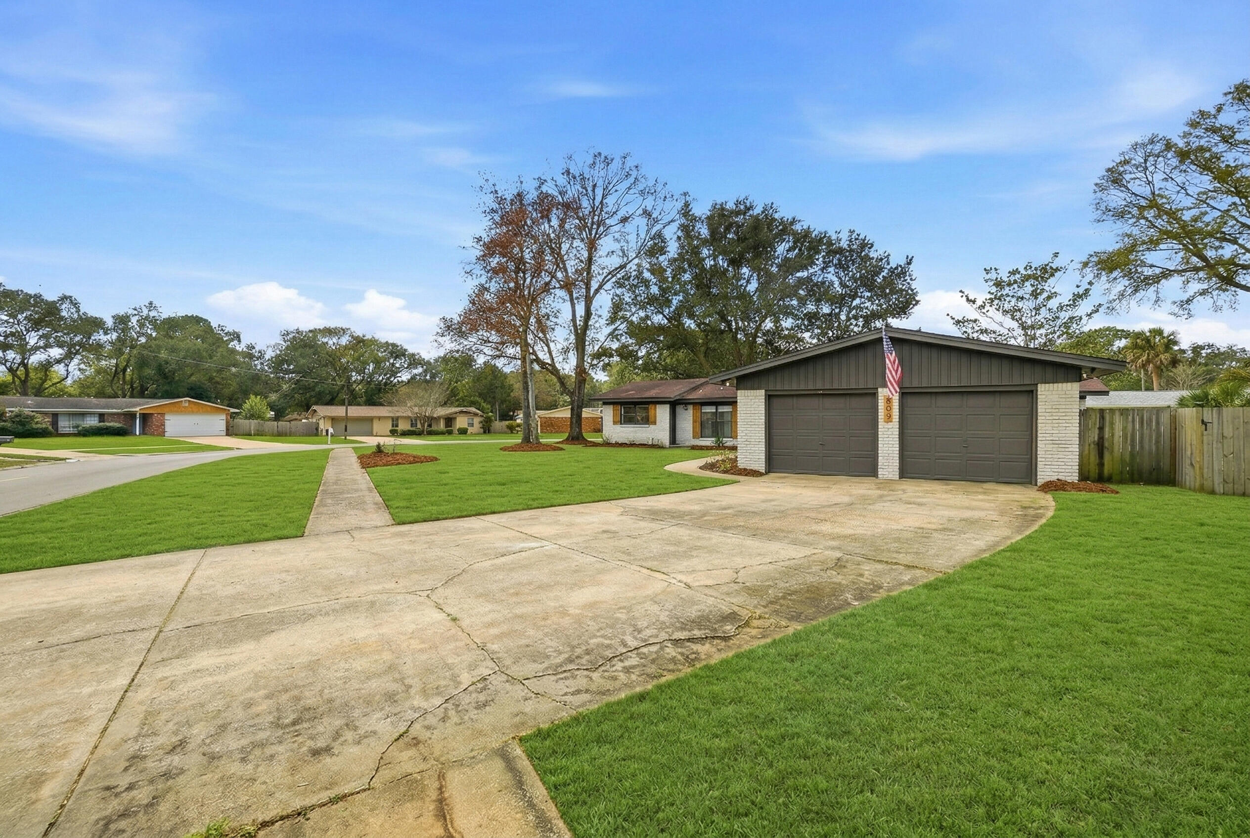 Country Club Est 1st Addn - Residential