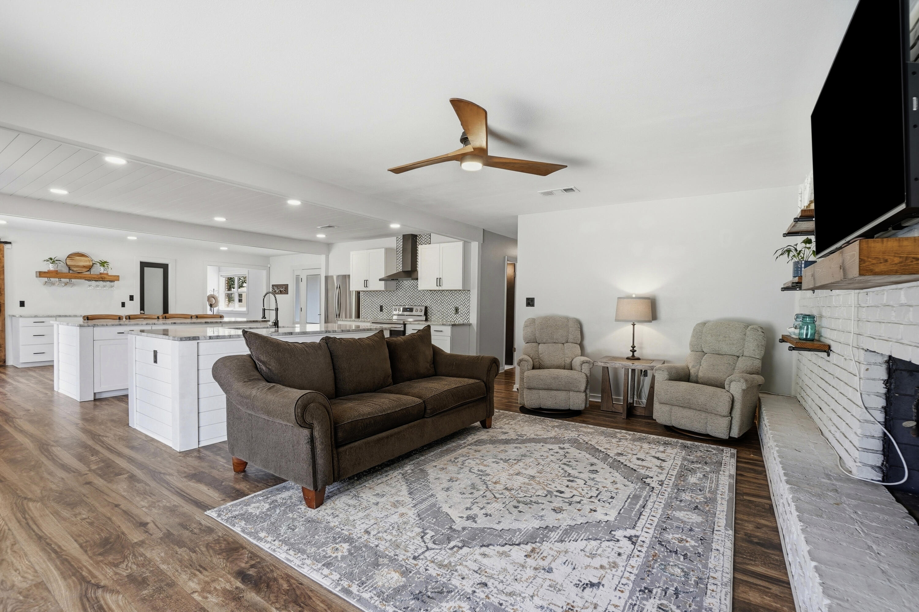 Country Club Est 1st Addn - Residential