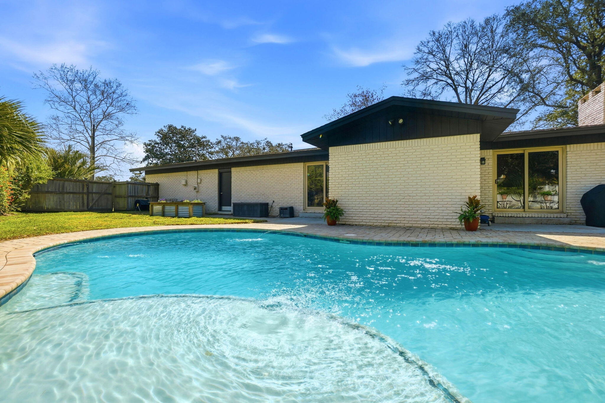 Country Club Est 1st Addn - Residential