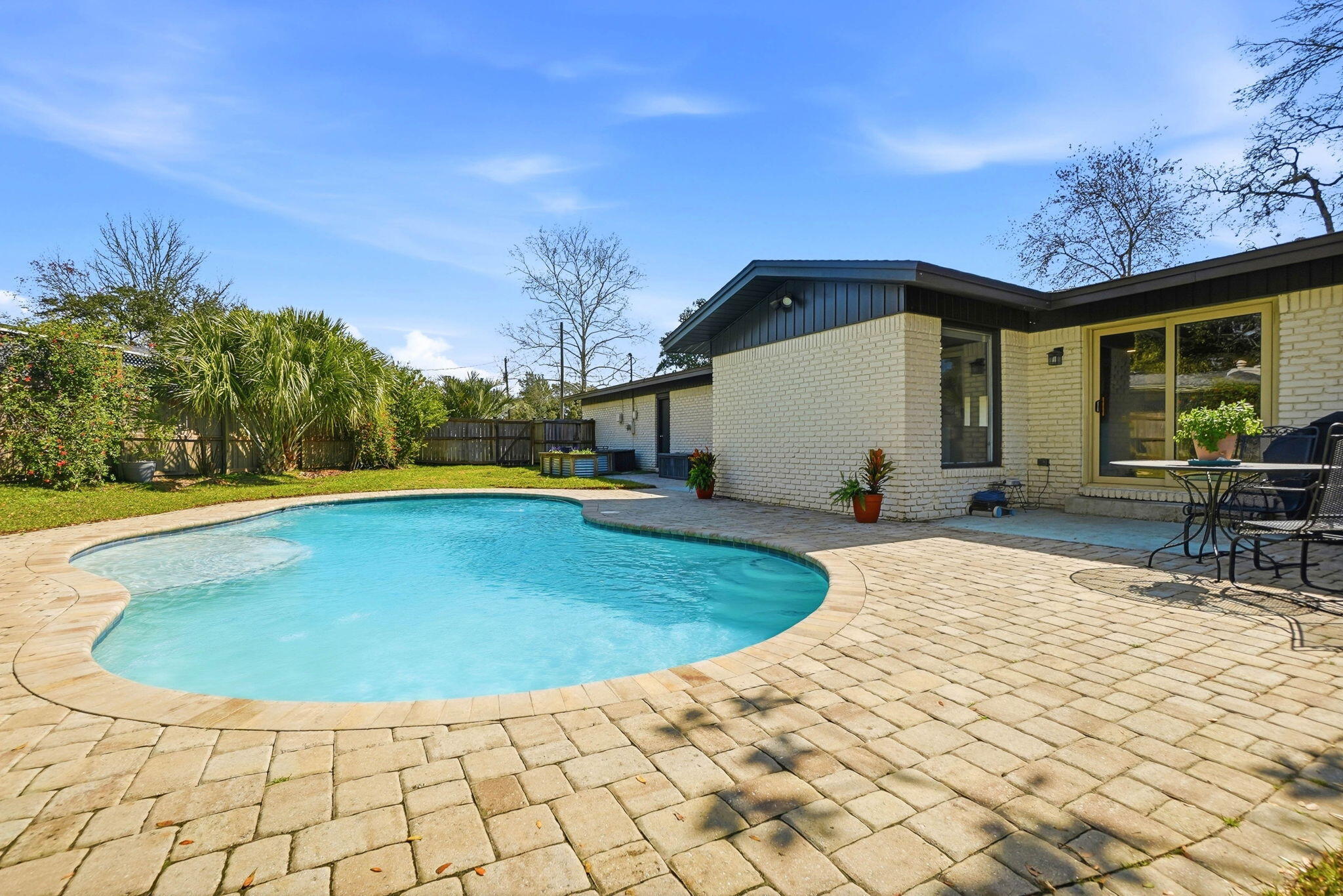 Country Club Est 1st Addn - Residential