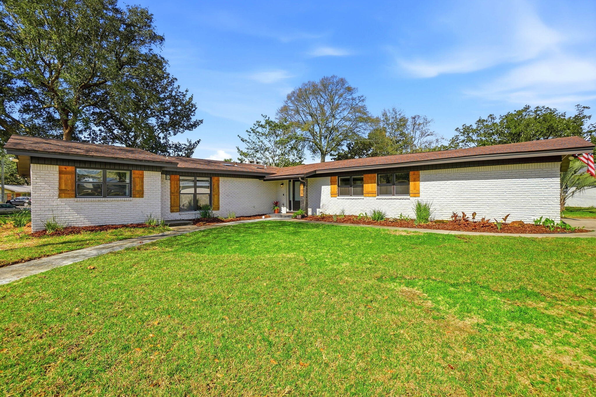 Country Club Est 1st Addn - Residential