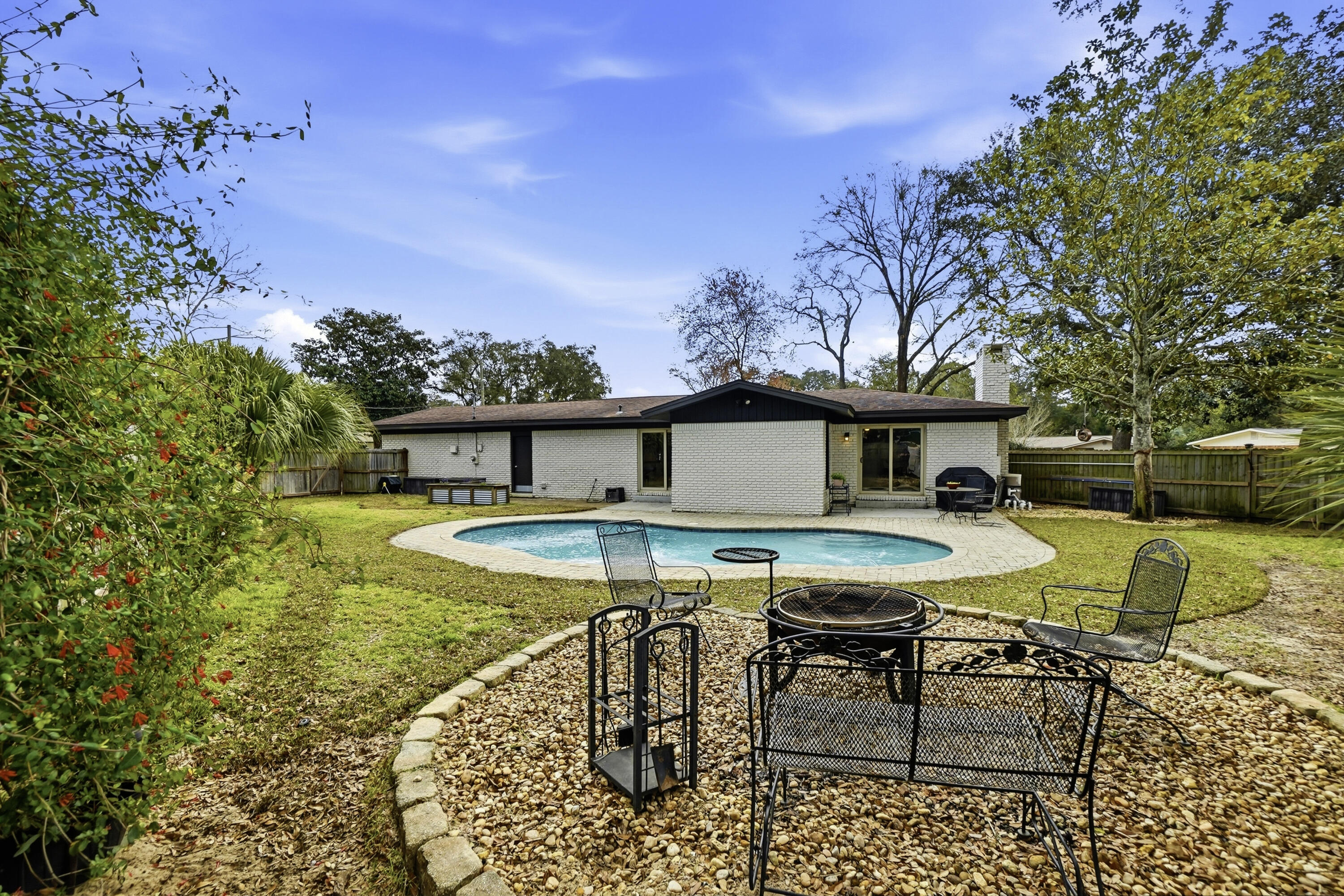 Country Club Est 1st Addn - Residential