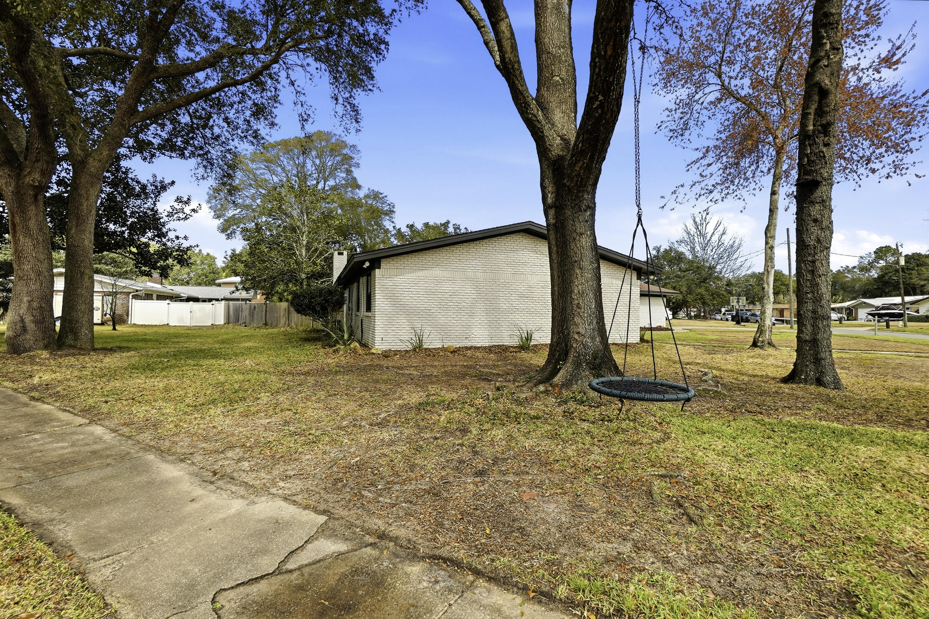 Country Club Est 1st Addn - Residential