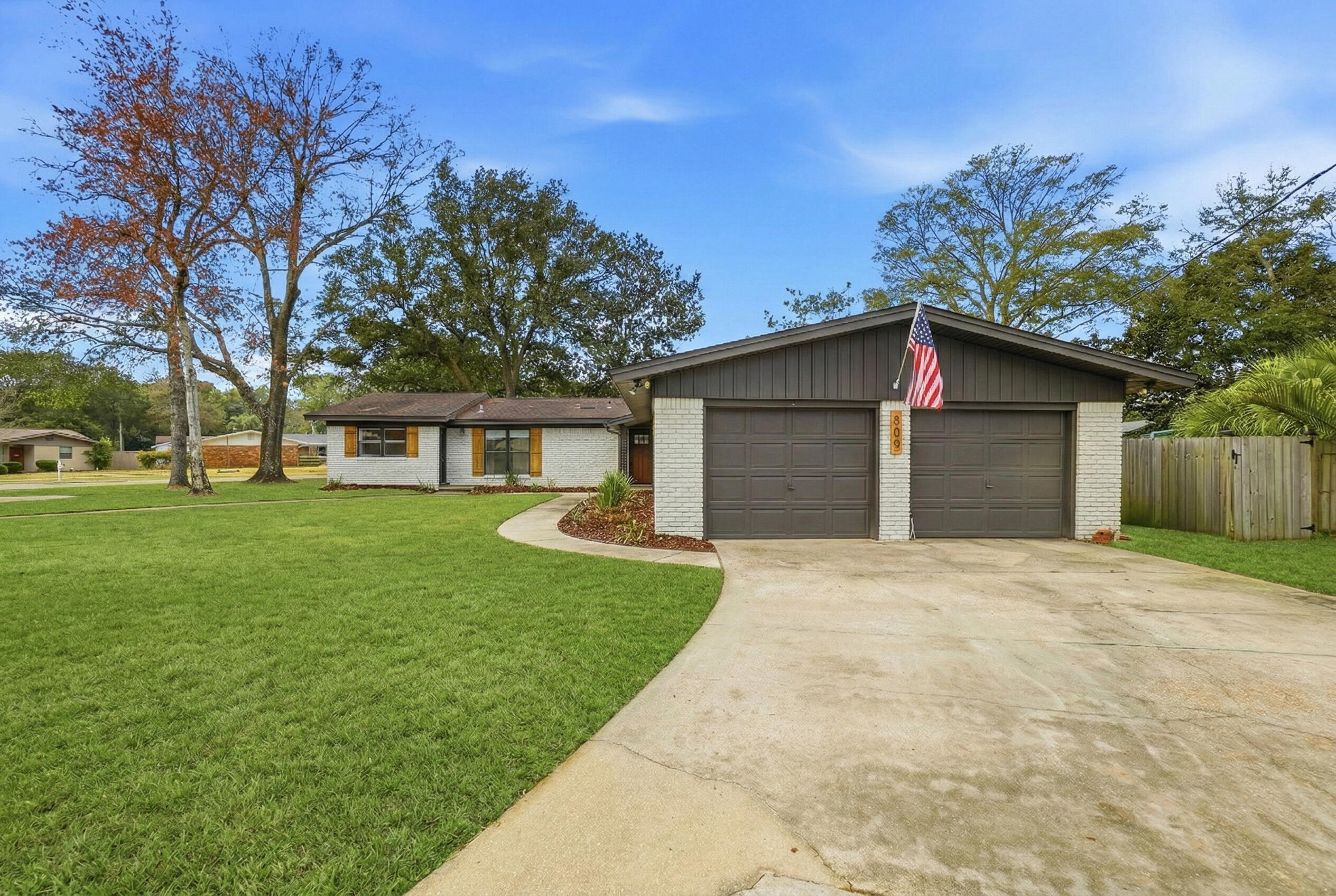 Country Club Est 1st Addn - Residential