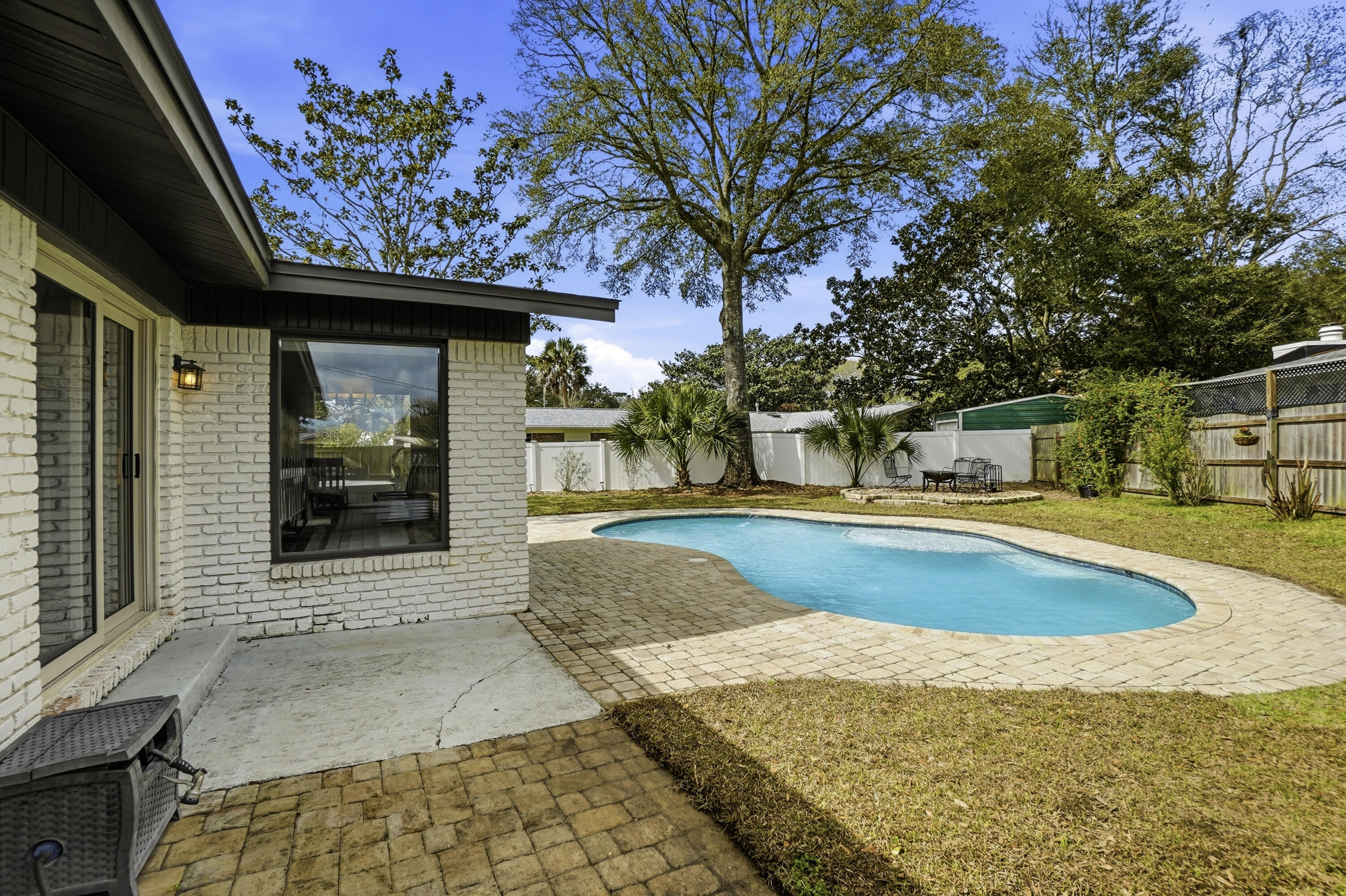 Country Club Est 1st Addn - Residential