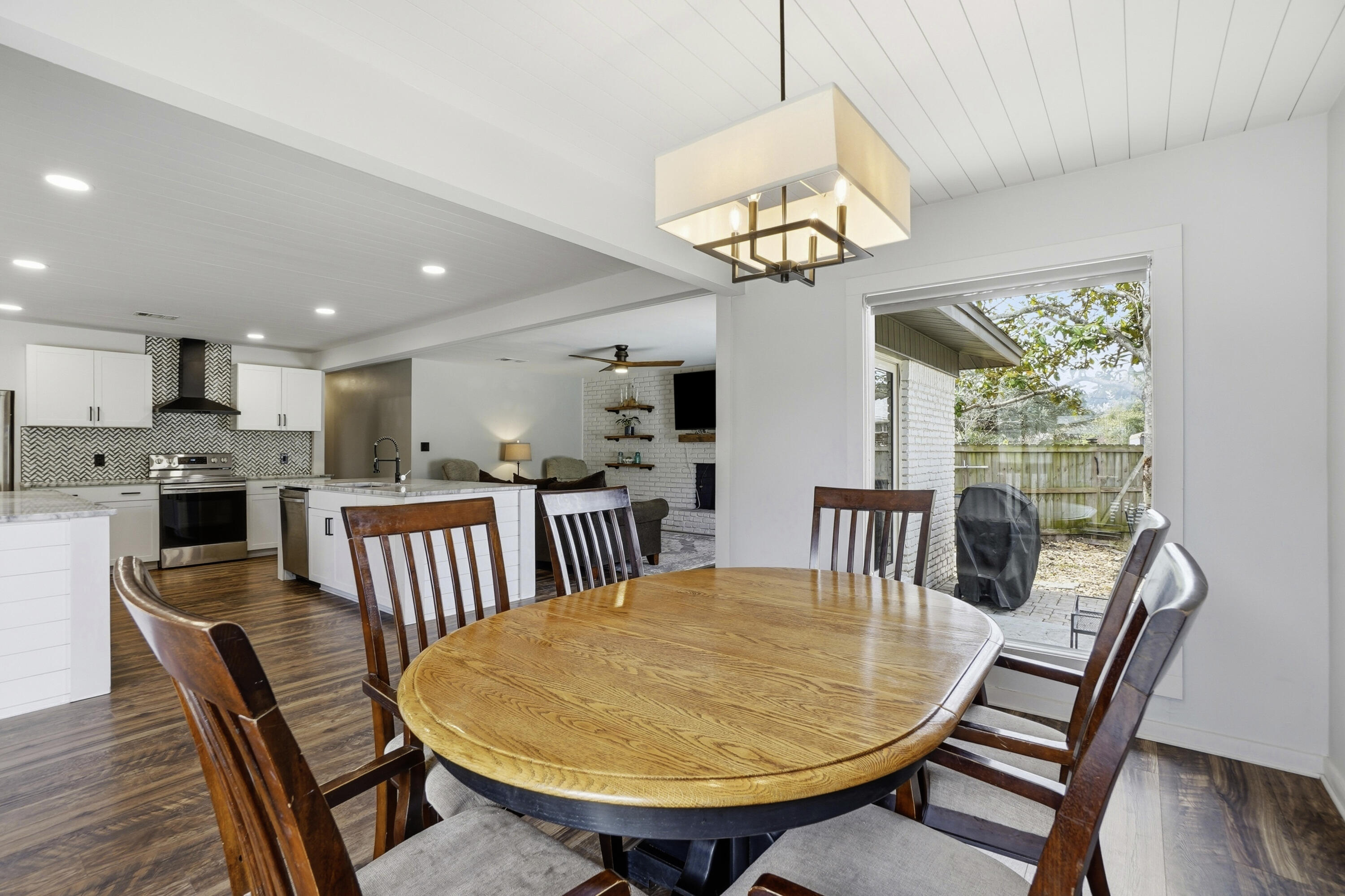 Country Club Est 1st Addn - Residential