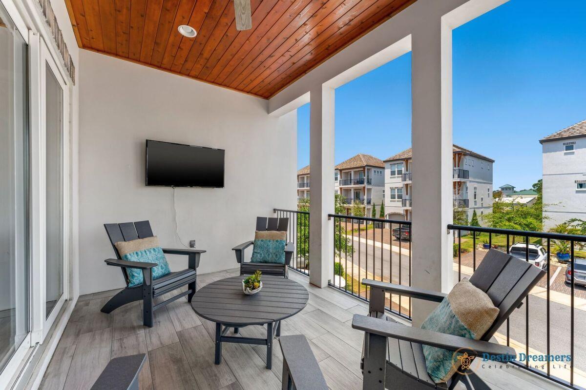 The Retreat at Miramar - Residential