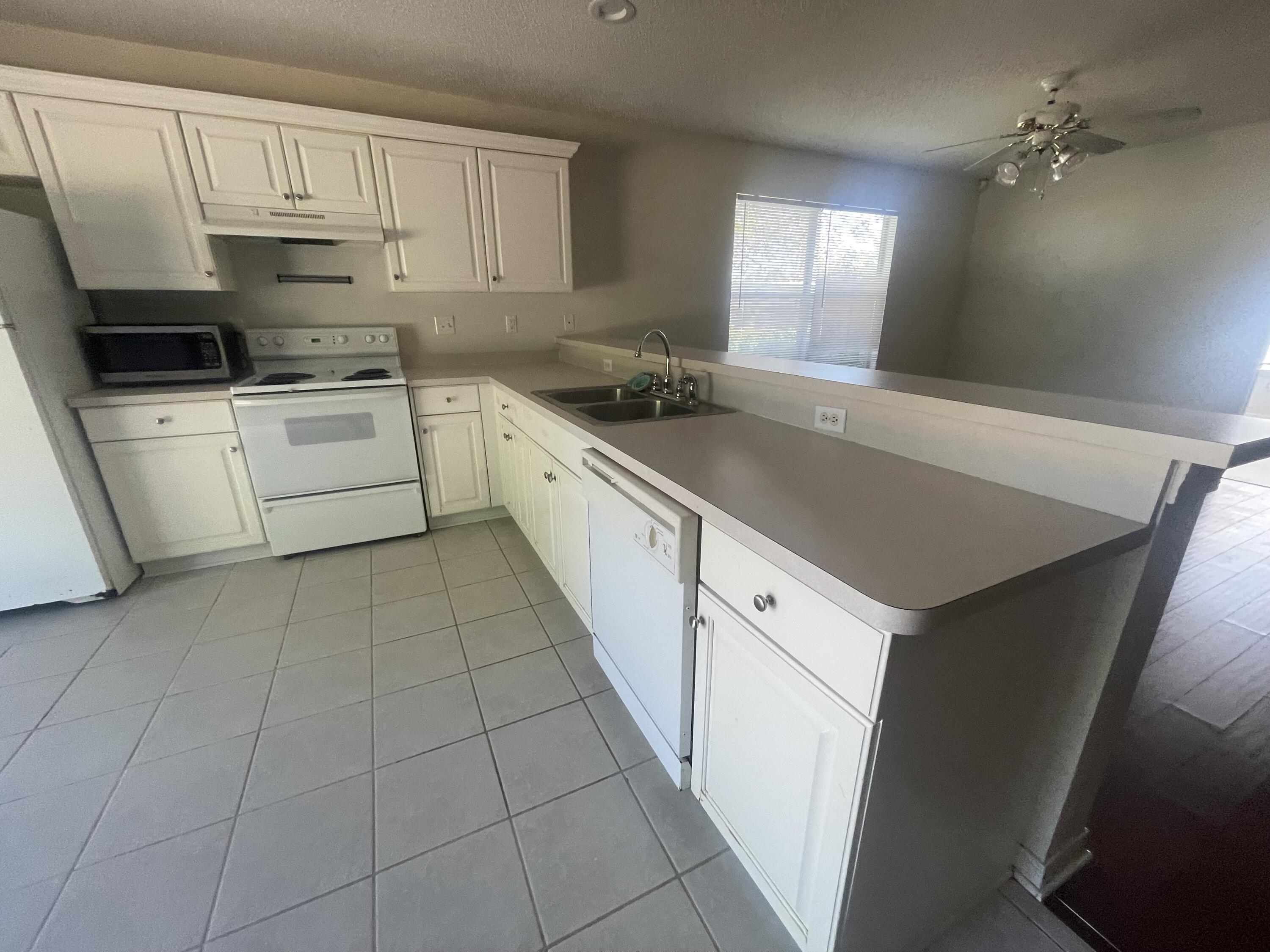 COUNTRYVIEW ESTATES - Residential Lease