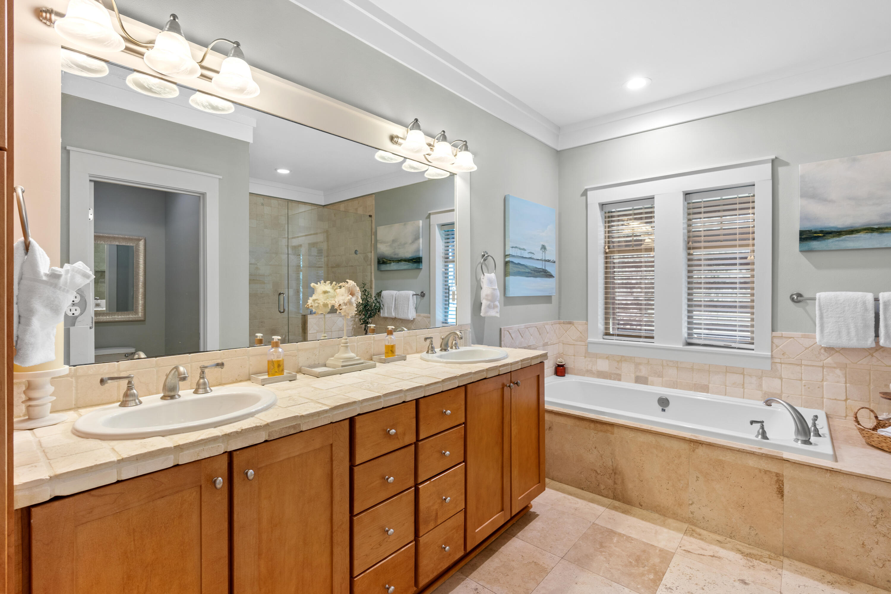MAGNOLIA BAY - Residential