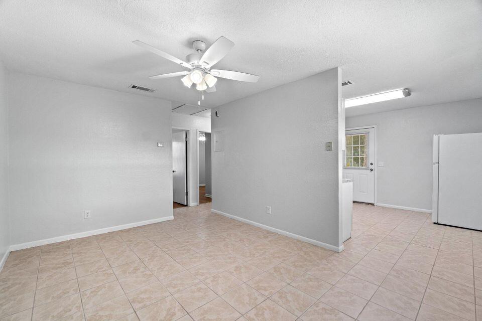 LIVE OAK - Residential Lease