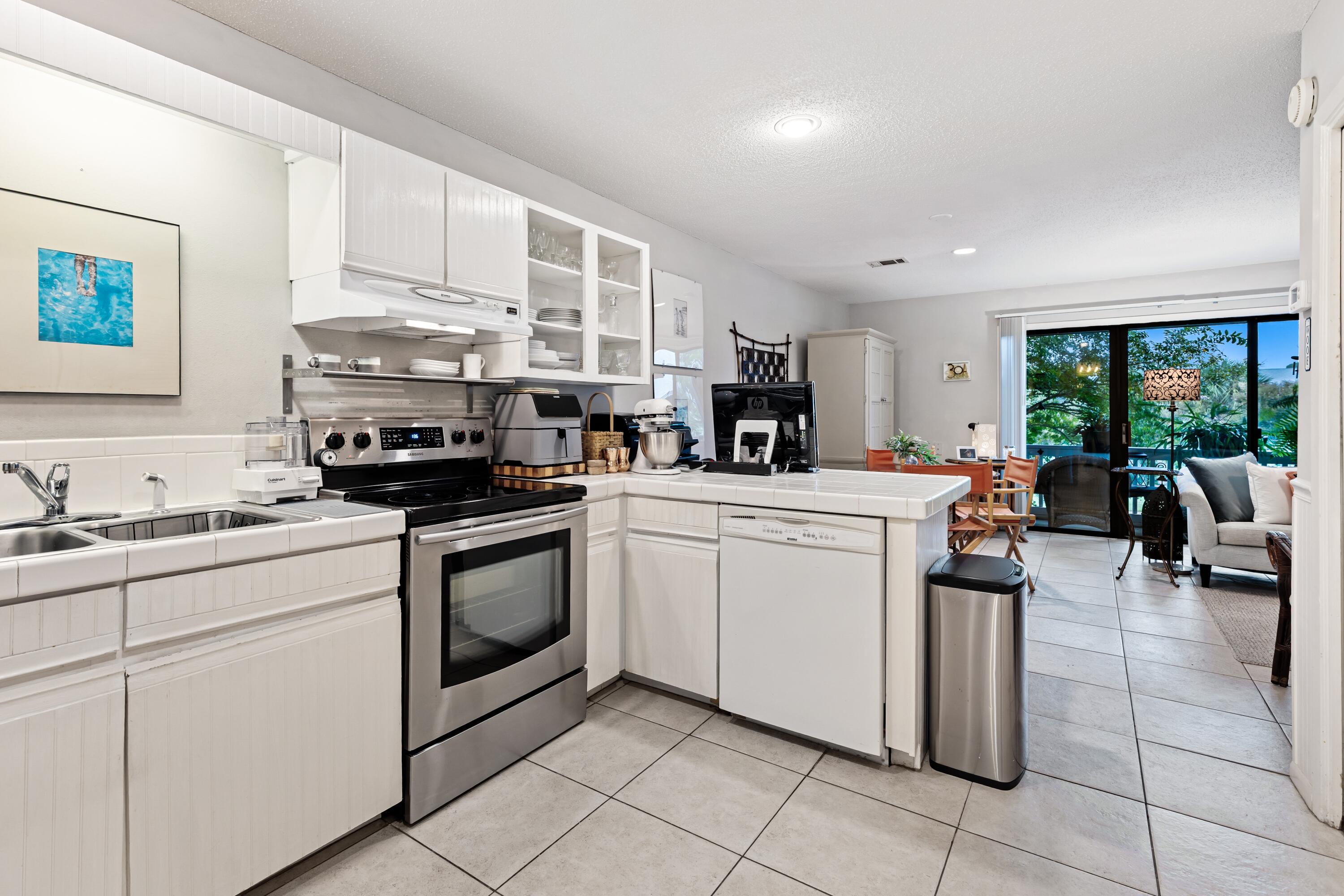 BEACHWOOD VILLAS CONDO - Residential
