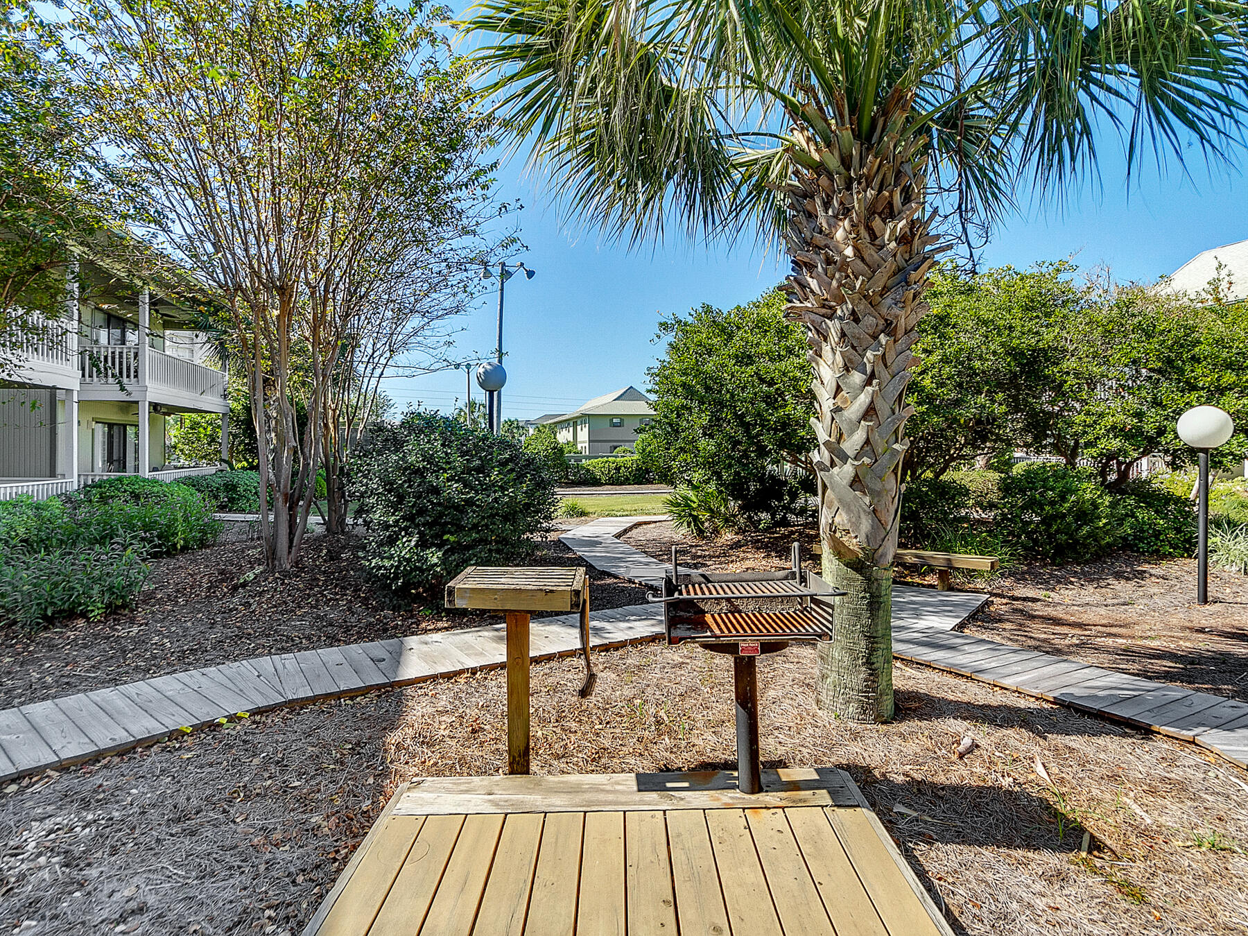 BEACHWOOD VILLAS CONDO - Residential