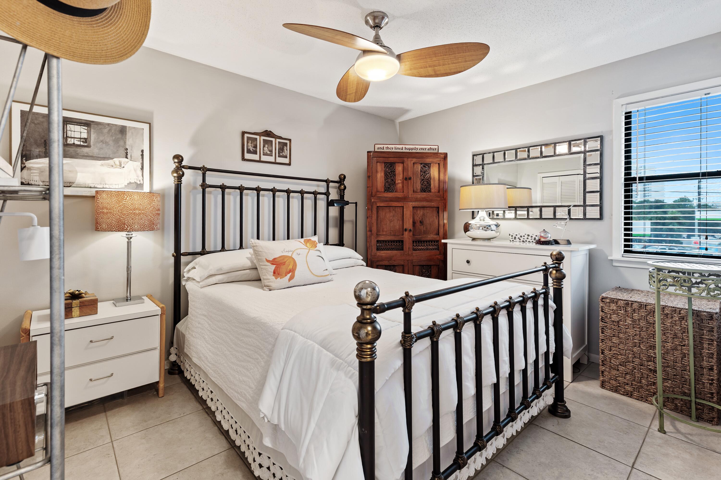 BEACHWOOD VILLAS CONDO - Residential