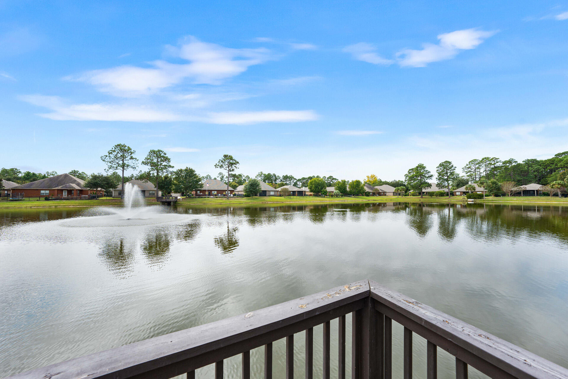 WHISPERING LAKE - Residential