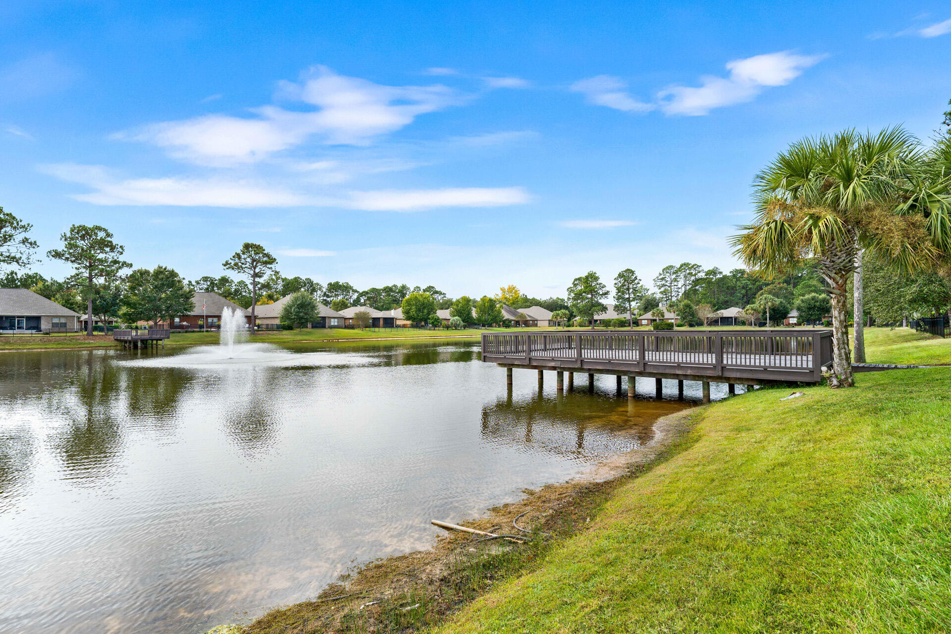 WHISPERING LAKE - Residential