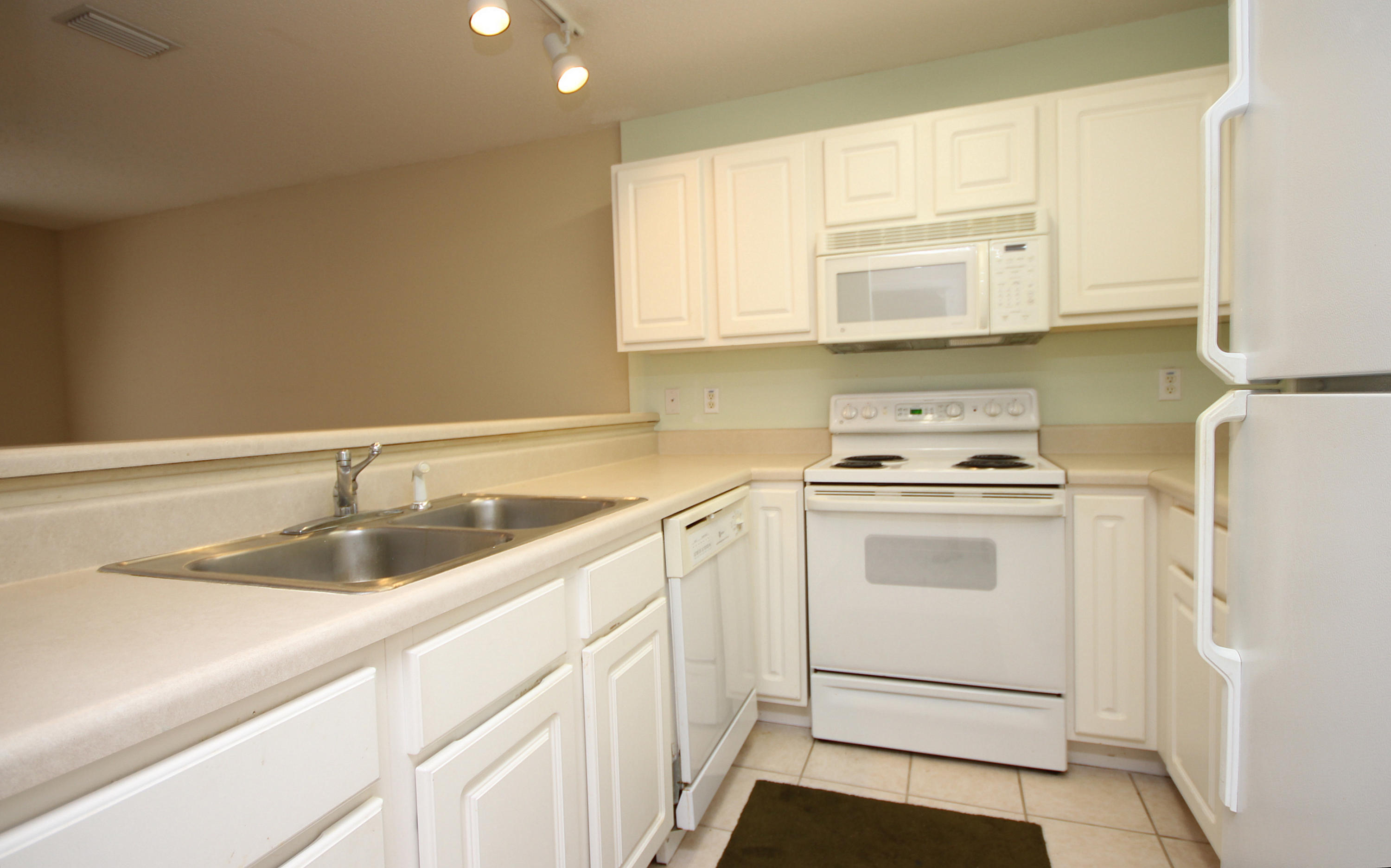 OAK PARK TOWNHOMES - Residential
