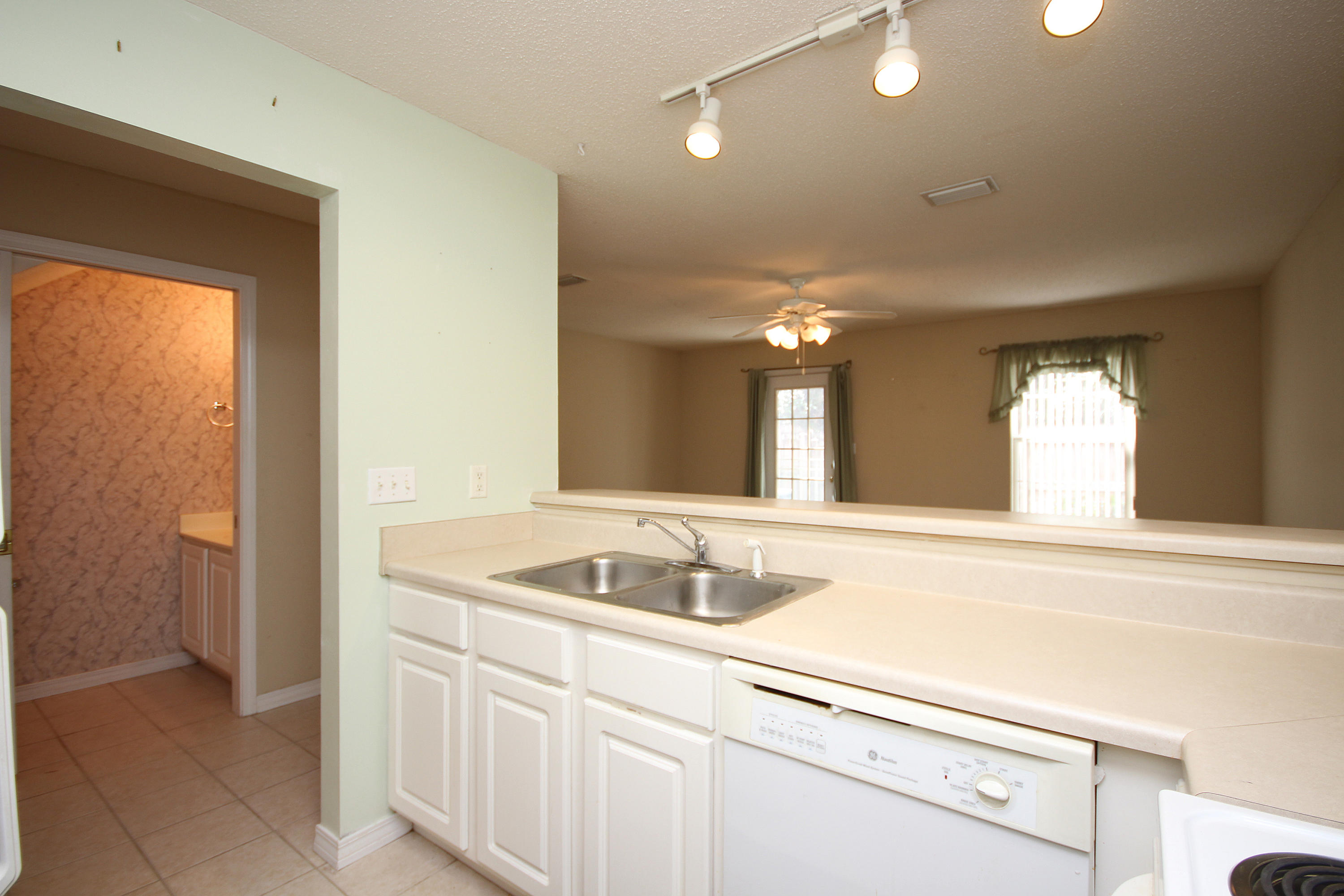 OAK PARK TOWNHOMES - Residential